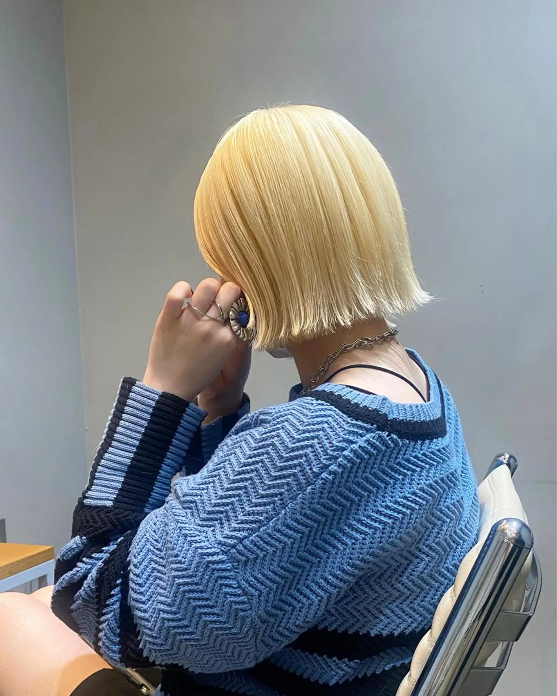 ショート カラー 抜きっぱなしブロンド カット ヘアカラー shiga mariaのヘアスタイル