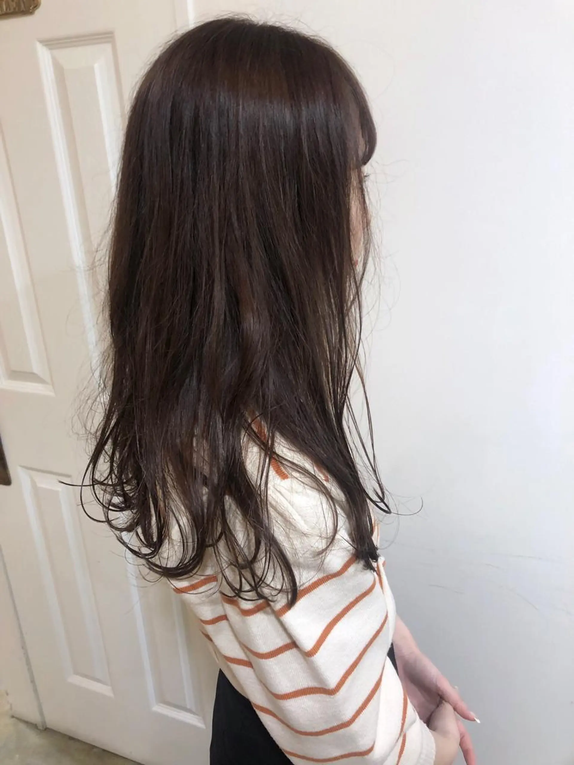 セミロング カラー カット ヘアカラー トリートメント MIOベージュカラー 柔らかいカラーのヘアスタイル