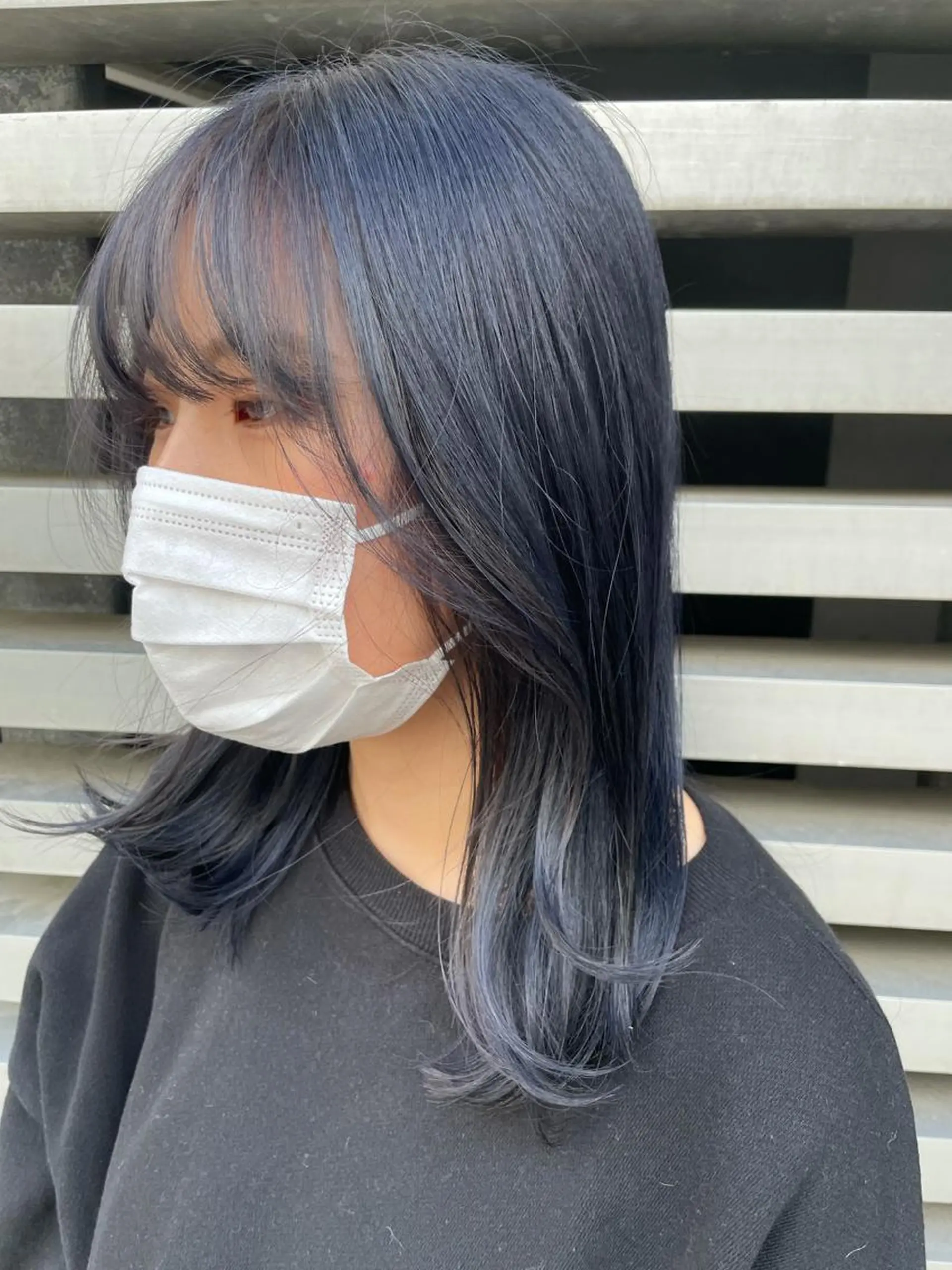 ミディアム カラー ネイビーカラー シルバー 岩戸 新のヘアスタイル