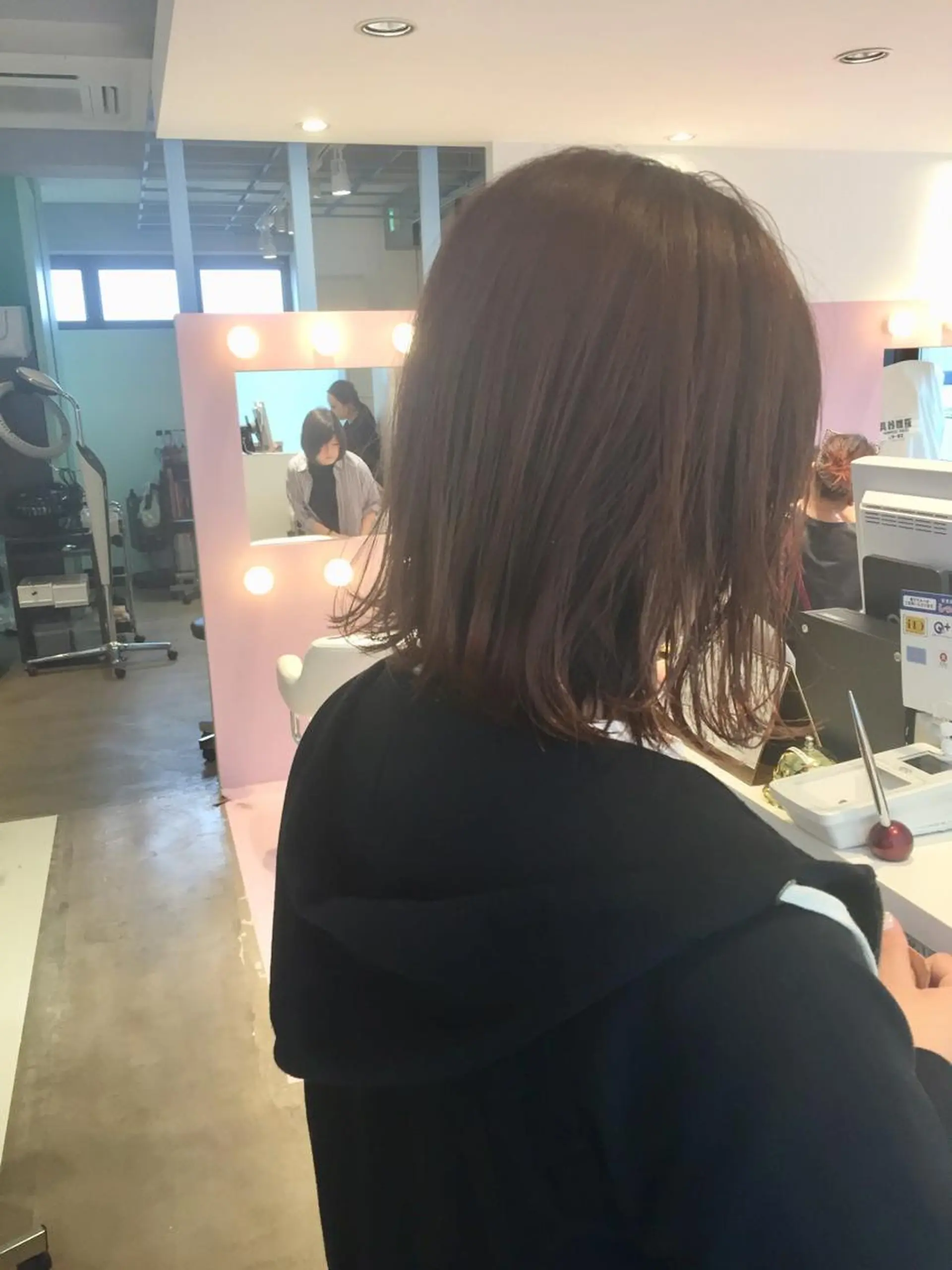 ミディアム 切りっぱなしボブ ボブ カット ヘアカラー トリートメント ヘッドスパ 所渉/韓国レイヤー /ウルフカットのヘアスタイル