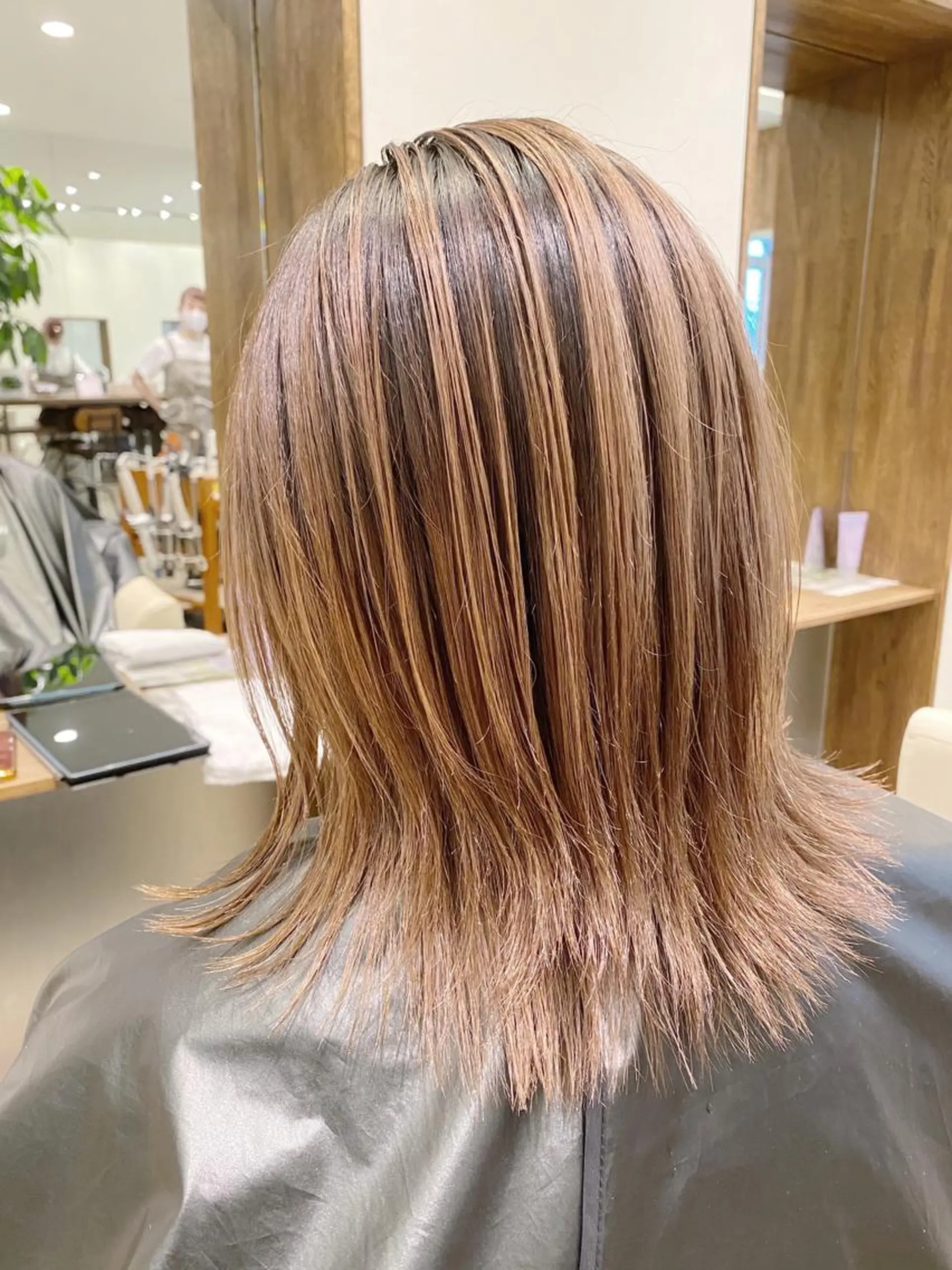 ミディアム カラー バレイヤージュ レイヤーカット カット ヘアカラー トリートメント 入江 允のヘアスタイル