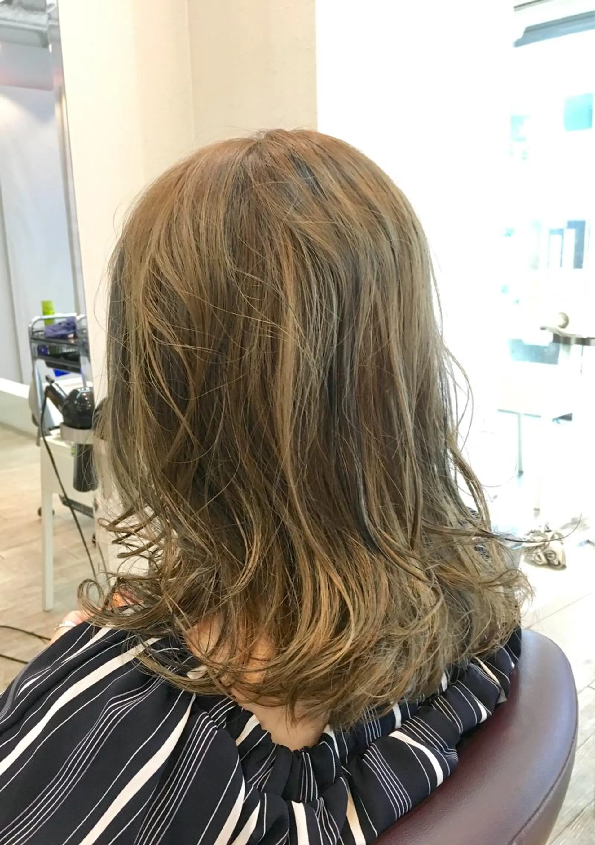 ミディアム カラー ハイライトカラー ハイライト 中村 よしひでのヘアスタイル