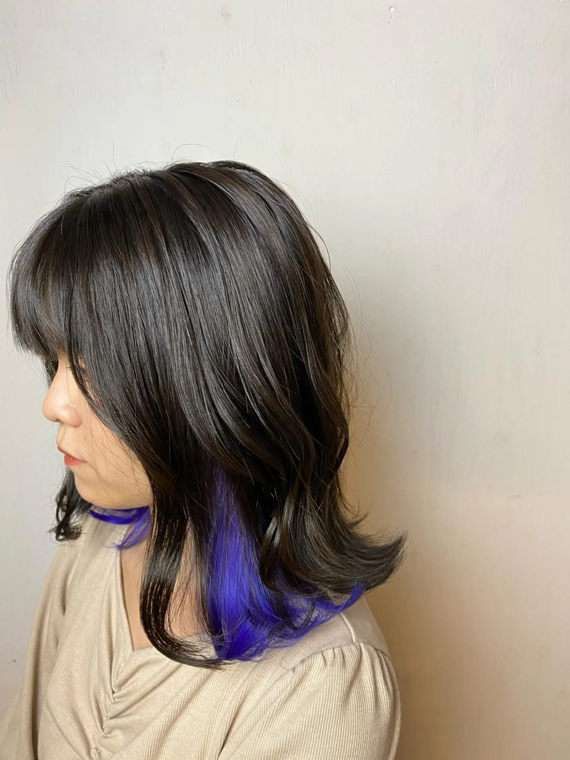 ミディアム カラー ブルーカラー インナーカラー ハラ ルイスのヘアスタイル