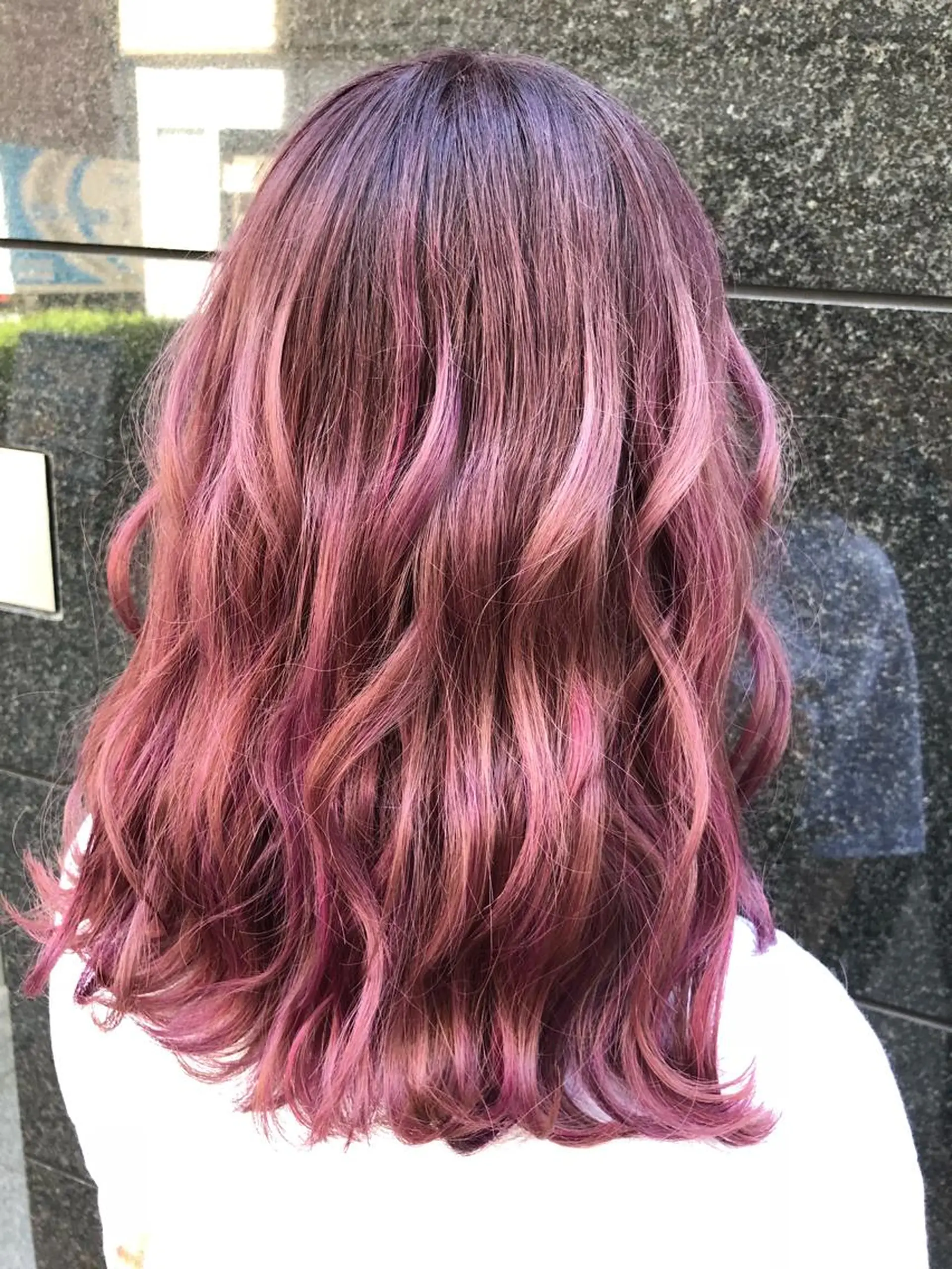 セミロング カラー ダブルカラー イルミナカラー ピンクカラー 海外レイヤー/ 梅田美容室のヘアスタイル