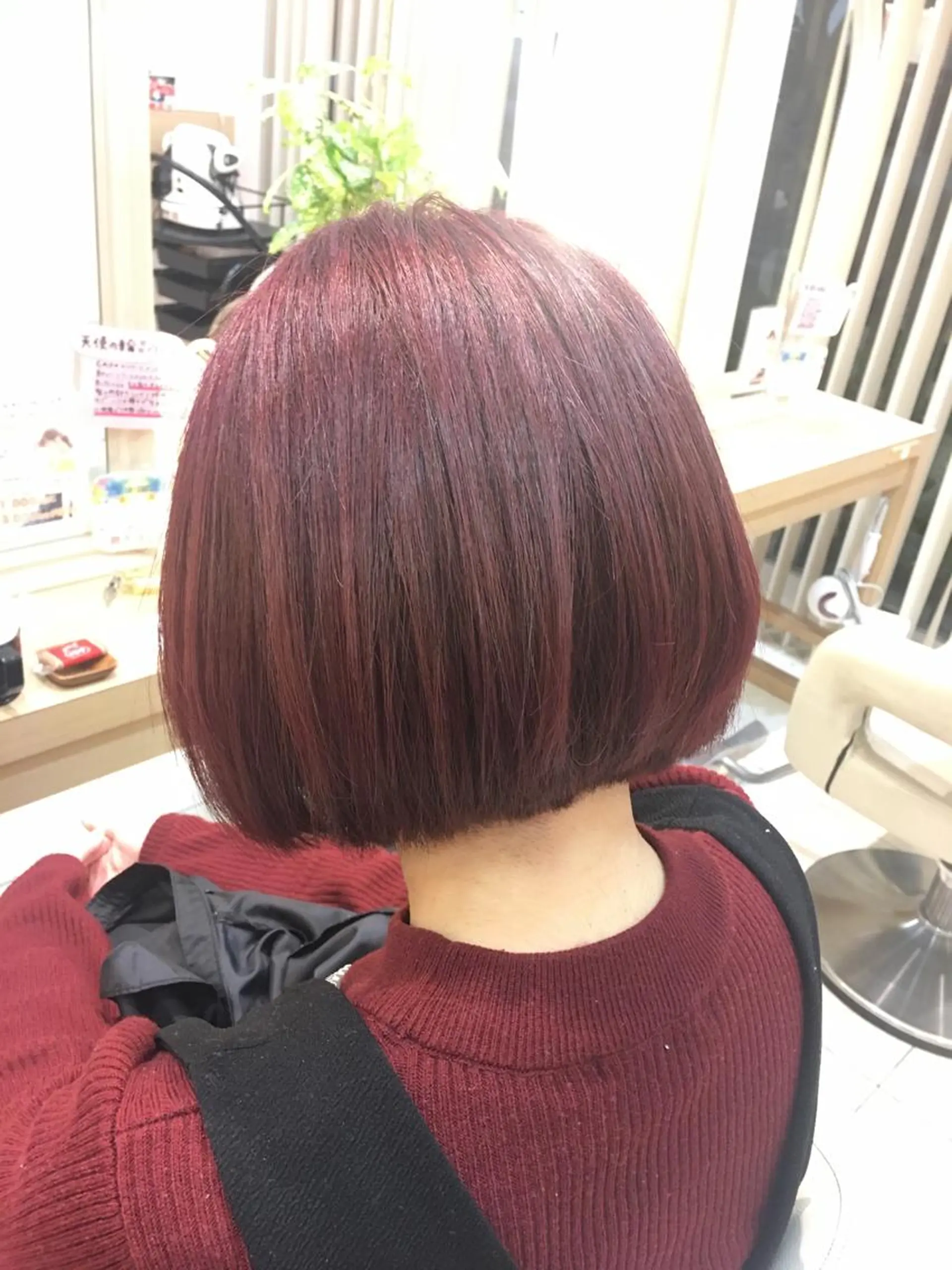 ショート カラー 前下がりボブ ラベンダーカラー パープルカラー レッドカラー ボブ 小田原NO1 美容師 飯田飛翔のヘアスタイル