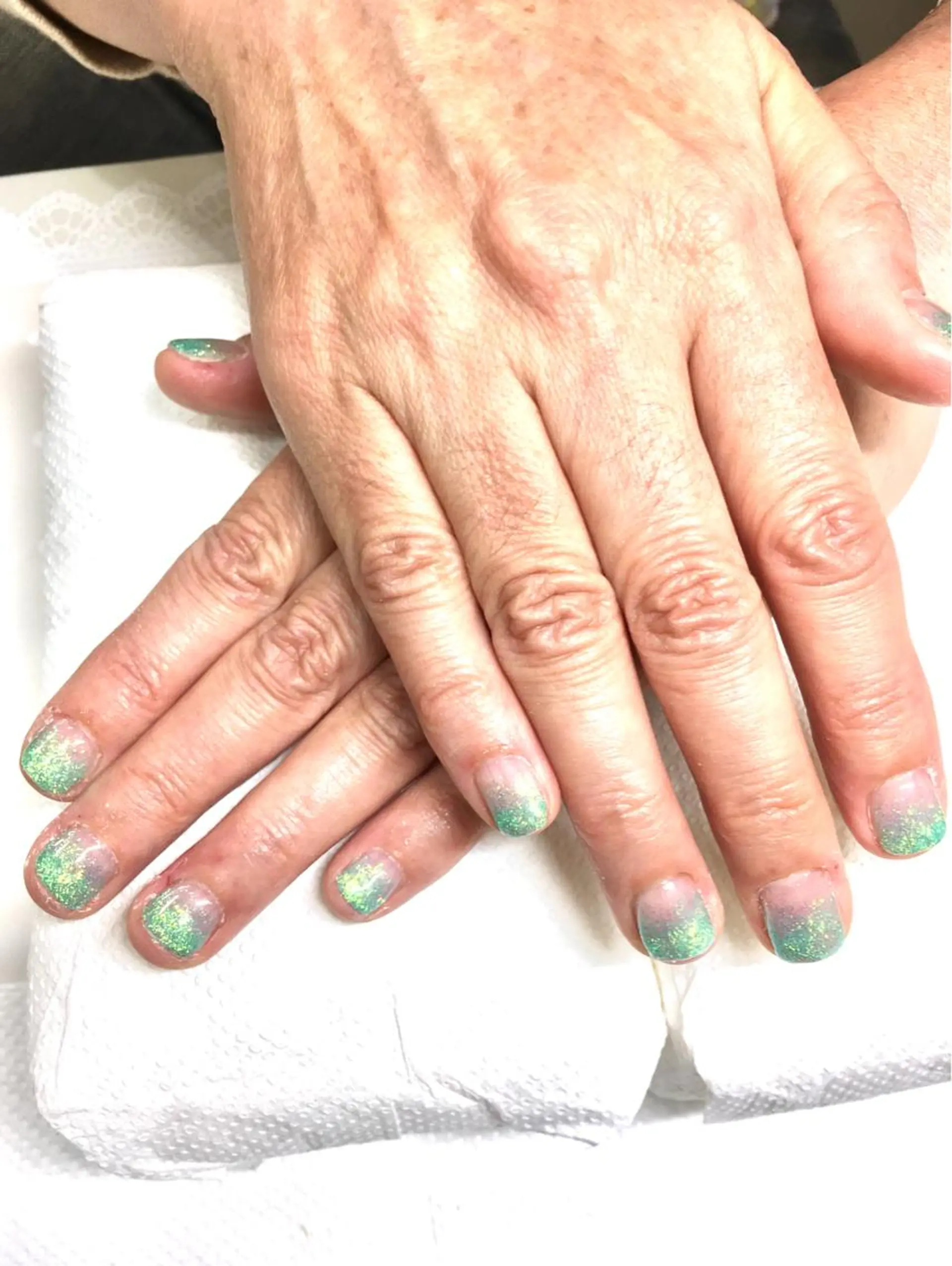 ネイル グラデーション ラメ(グリッター) ラメグラデーション ハンドネイル 新宿ネイルサロン ジェミディローサのネイルデザイン