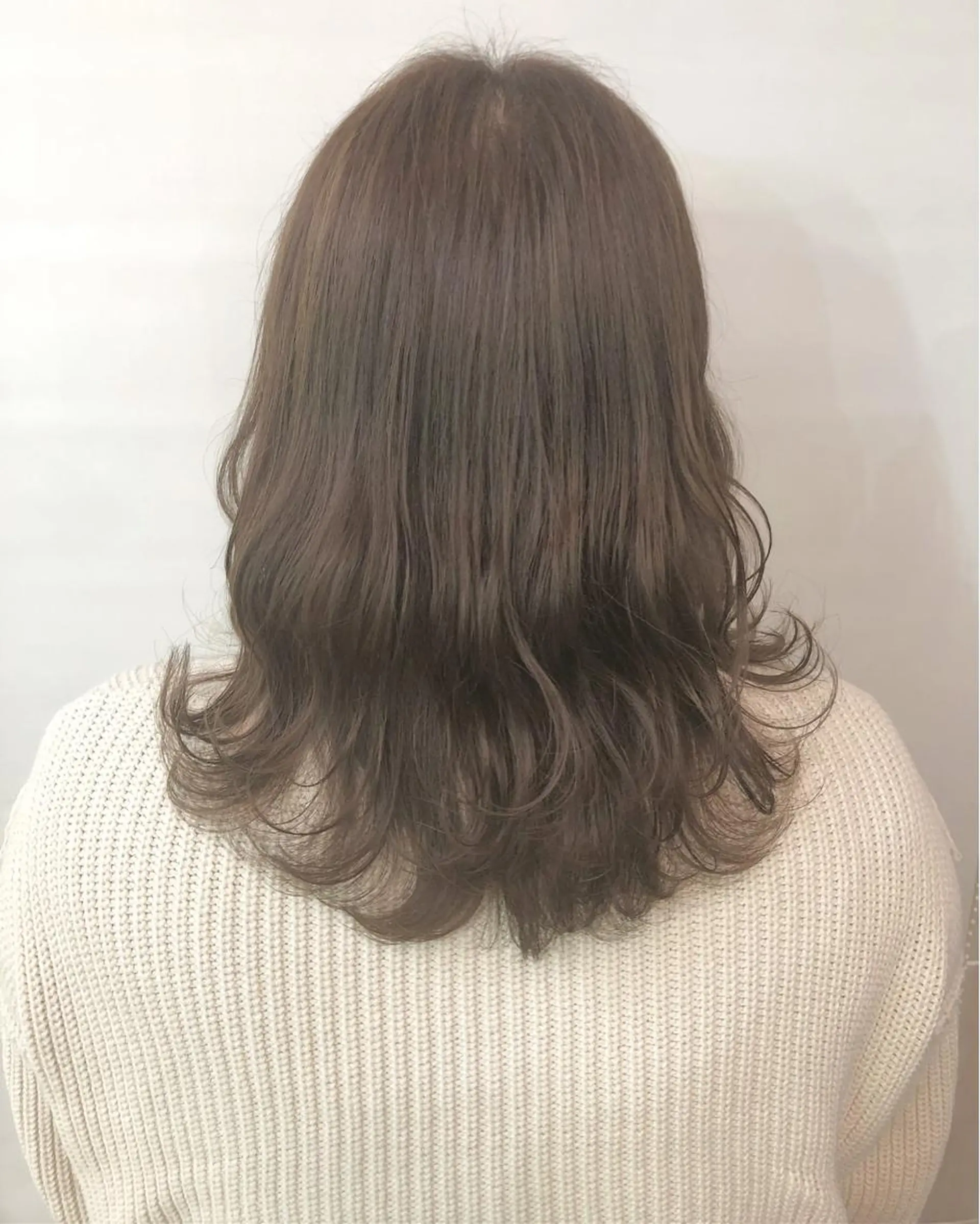 ミディアム カラー アッシュ ベージュカラー カット ヘアカラー トリートメント 齋藤 咲のヘアスタイル