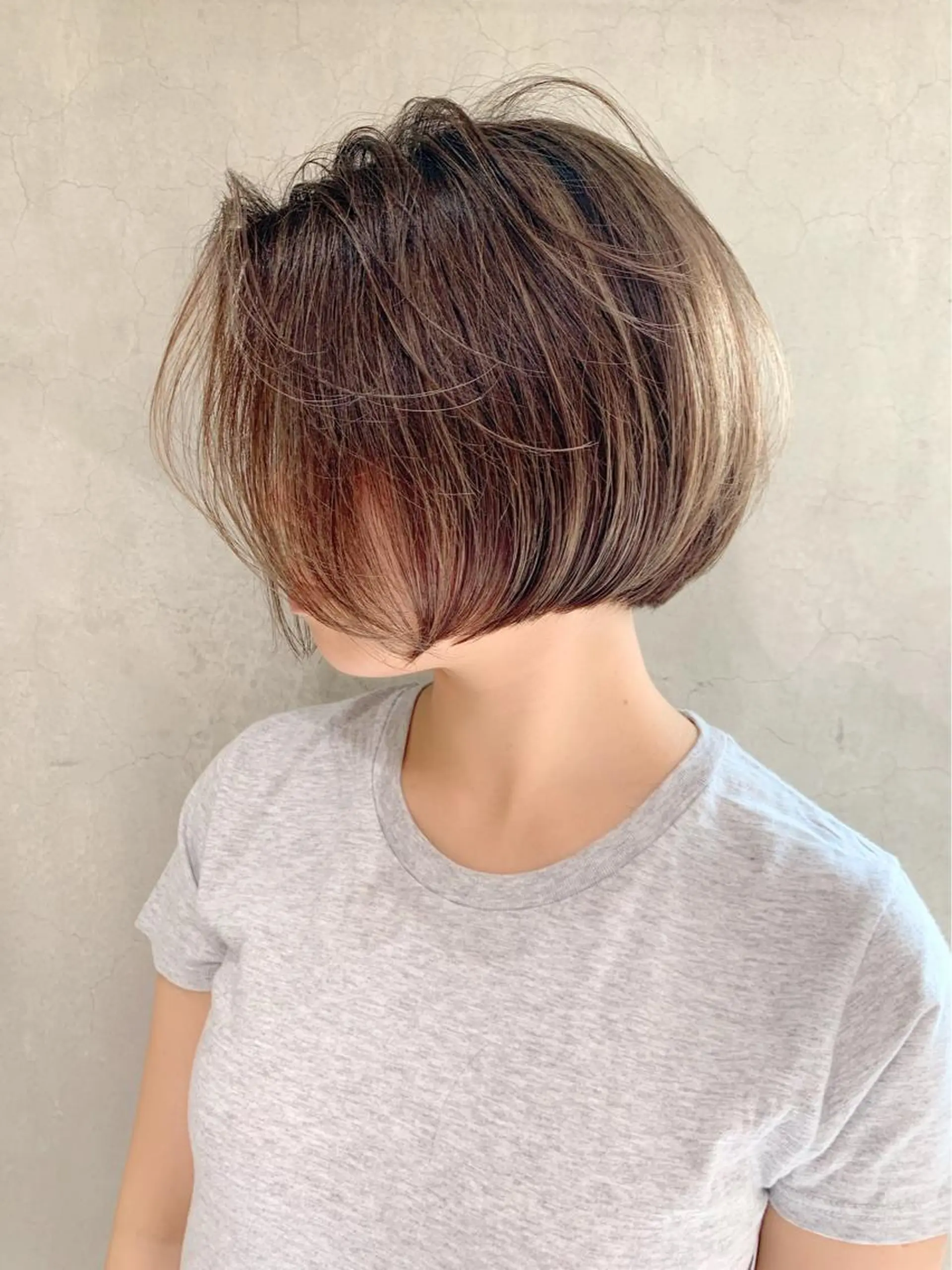 ミディアム ボブ 髪質改善 韓国風ヘア シースルーバング 小顔カット ヘアカラー トリートメント 🌹ハッシュカット、 レイヤー韓国ヘア🌹のヘアスタイル