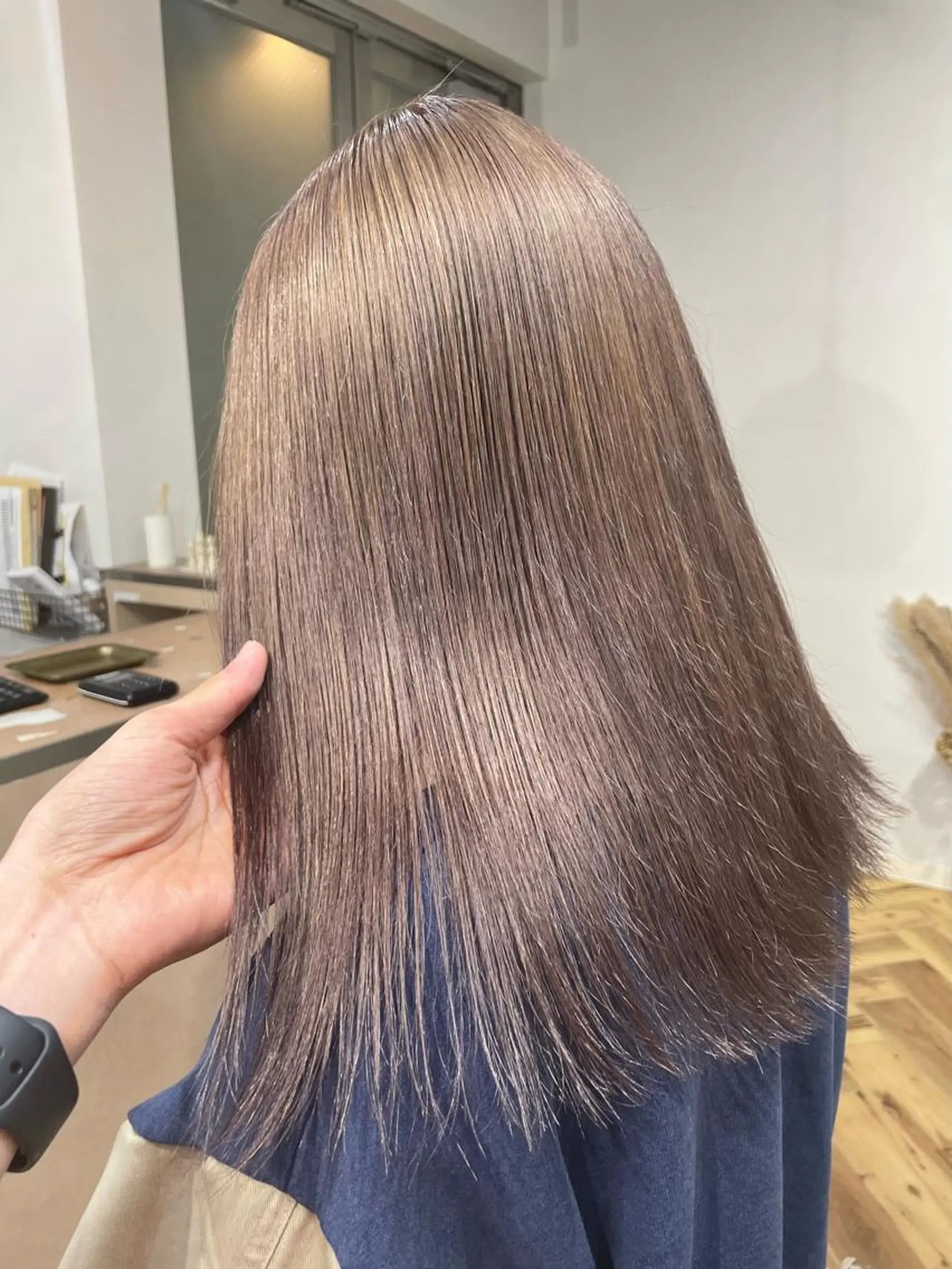 セミロング カラー シルバー lani hair salon所属・SHOTO ハイトー ン/ブロンドカラーのヘアスタイル