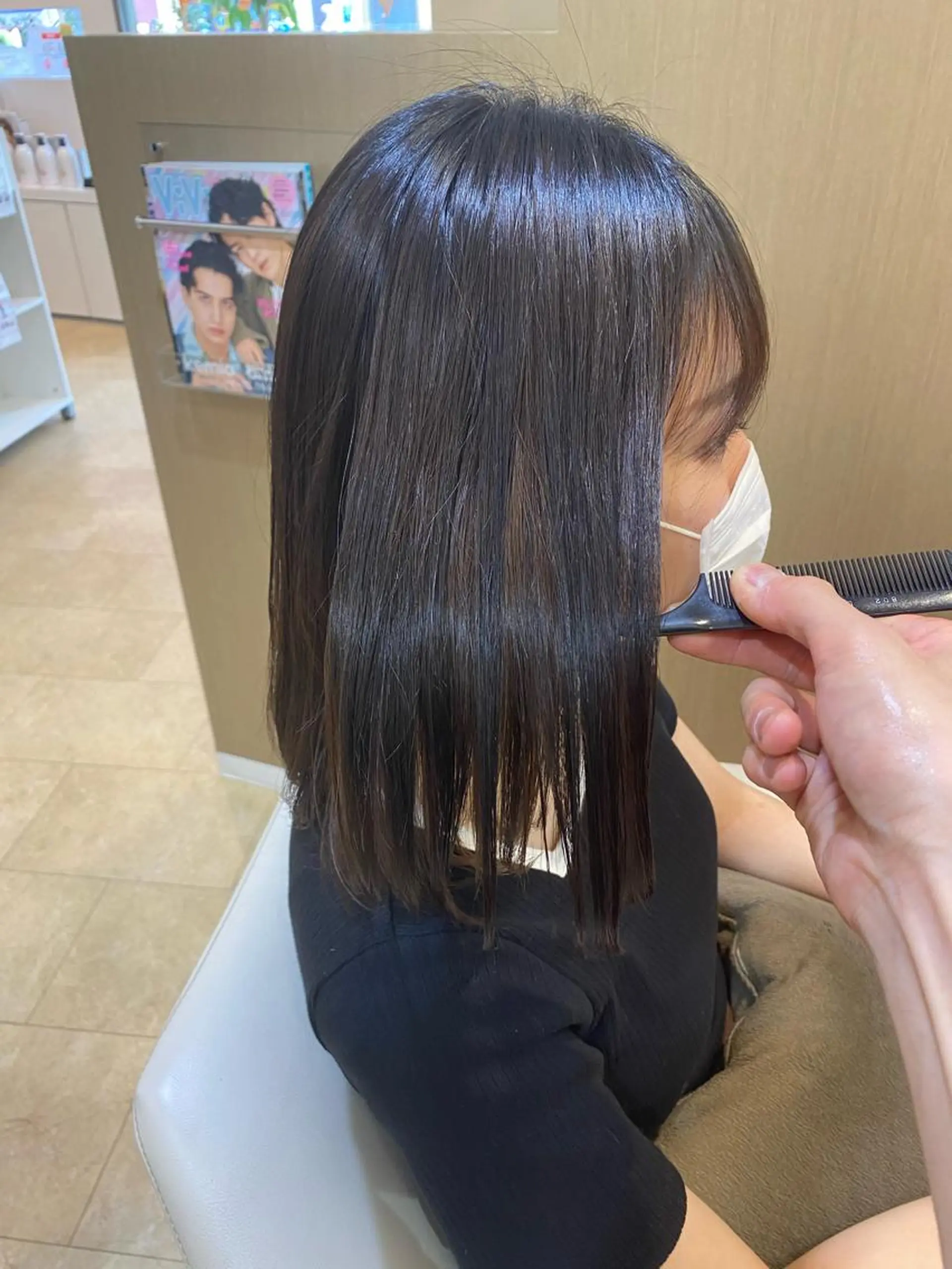 ミディアム カラー パーマ ヘアアレンジ メンズ キッズ ネイル マツエク・マツパ 髪質改善 縮毛矯正 ストレートパーマ 縮毛矯正 韓国🇰🇷レイヤー カットオリーブカラーのヘアスタイル