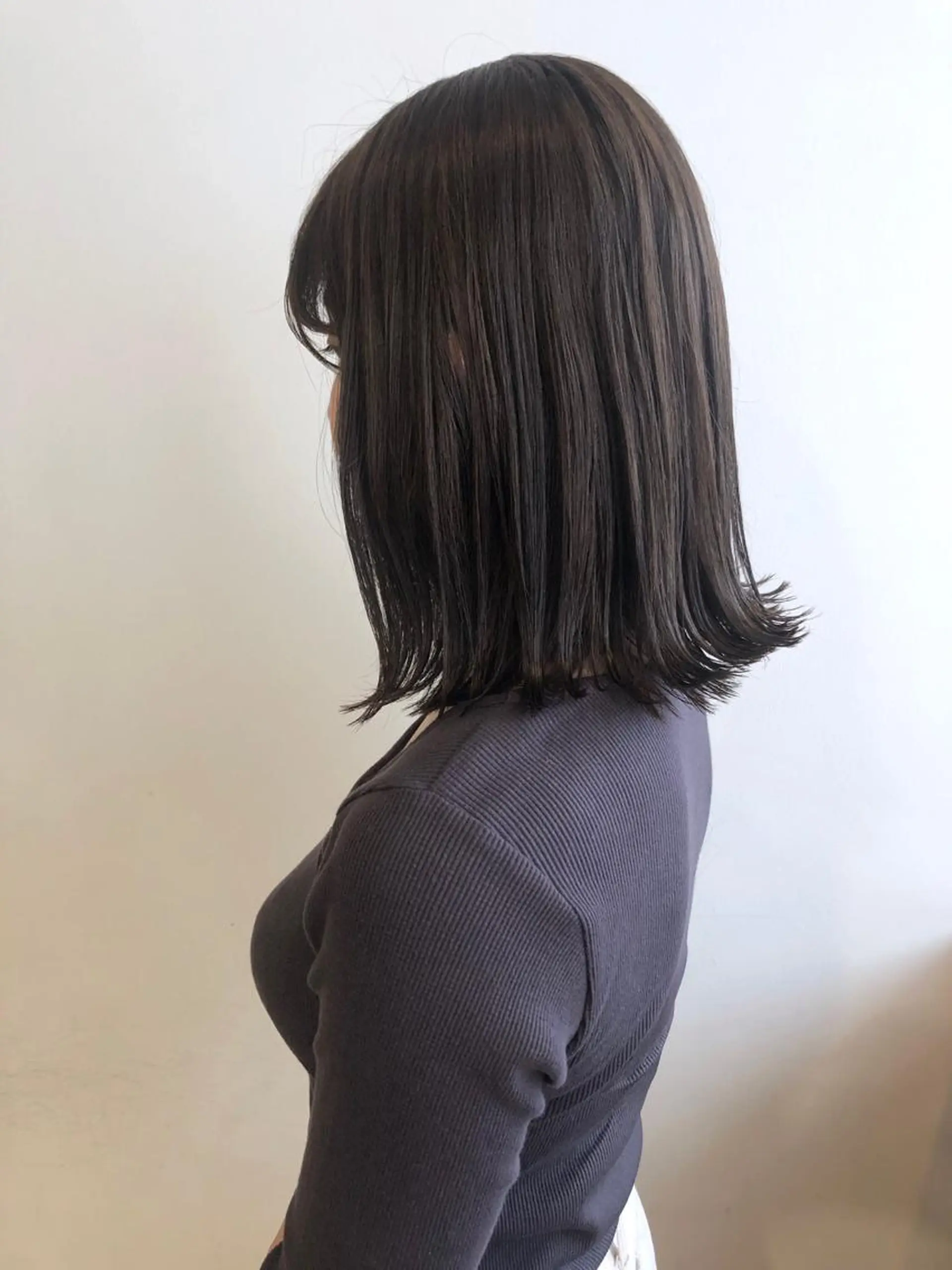 ミディアム カラー MIOベージュカラー 柔らかいカラーのヘアスタイル