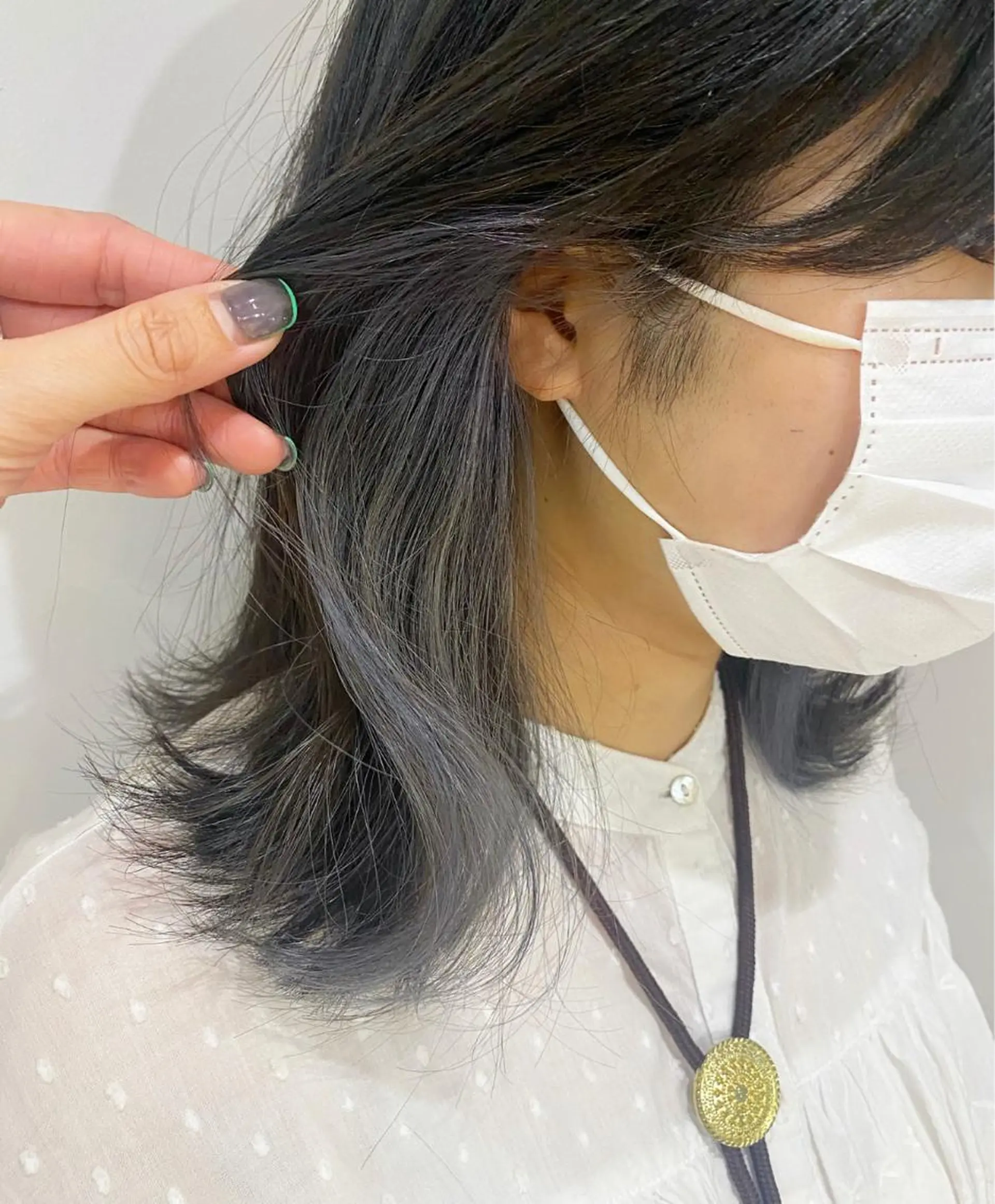 ミディアム カラー ブリーチ ブルーカラー シルバー カット ヘアカラー トリートメント scene. haraのヘアスタイル