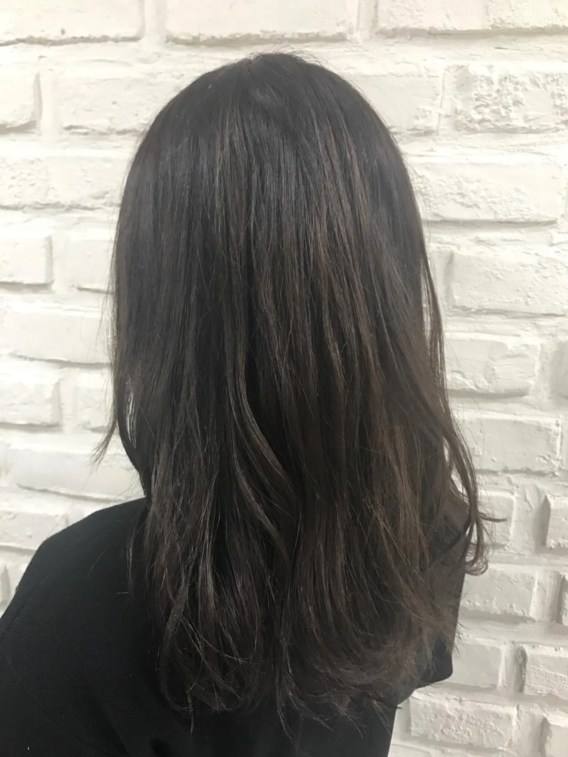 セミロング カラー アッシュ ハイライトカラー ハイライト 【暖色カラー特化】 中山由梨のヘアスタイル