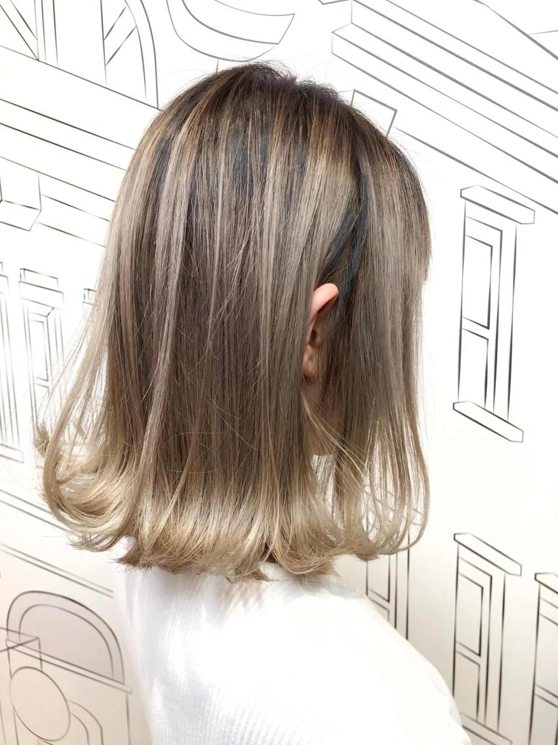 ミディアム カラー ベージュカラー ホワイトベージュ 外国人風カラー ヘアカラー レイヤー⭐️カラー ⭐️平川雅史のヘアスタイル