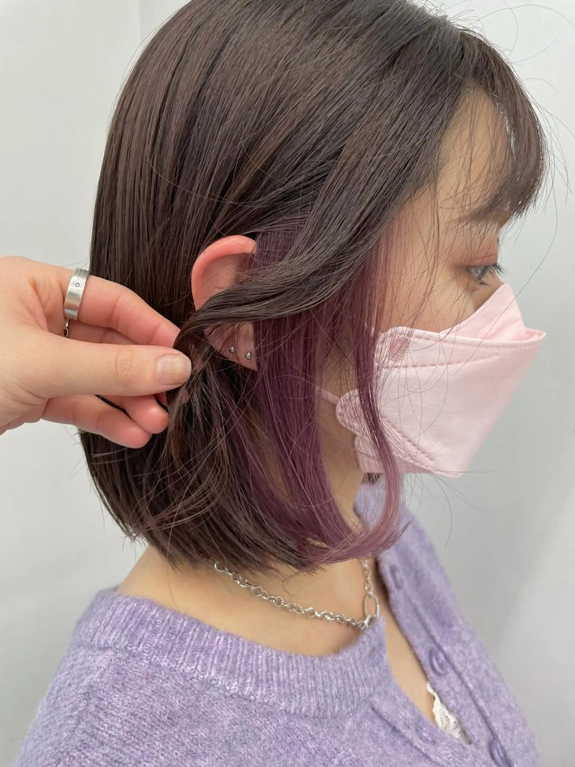 ミディアム カラー ヘアアレンジ ブリーチ イヤリングカラー ラベンダーカラー ラベンダーピンク ピンクカラー ヘアカラー トリートメント 🦄インナーカラー 🦄貫井彩花のヘアスタイル