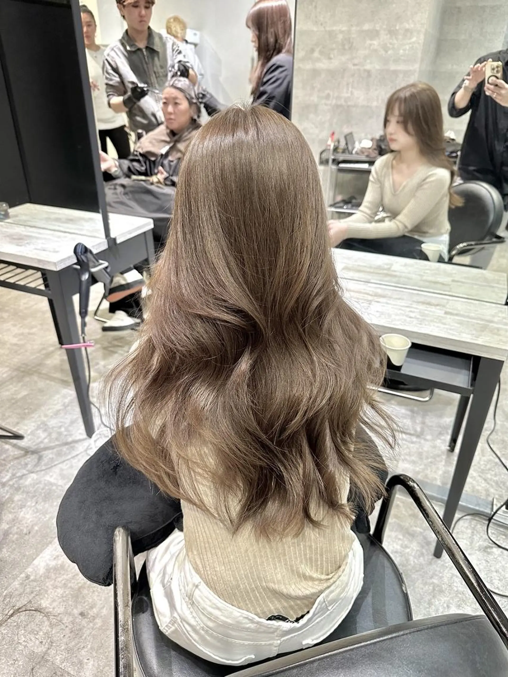 ロング カラー ヘアアレンジ カット ヘアカラー トリートメント _WHITE 難波本店のヘアスタイル