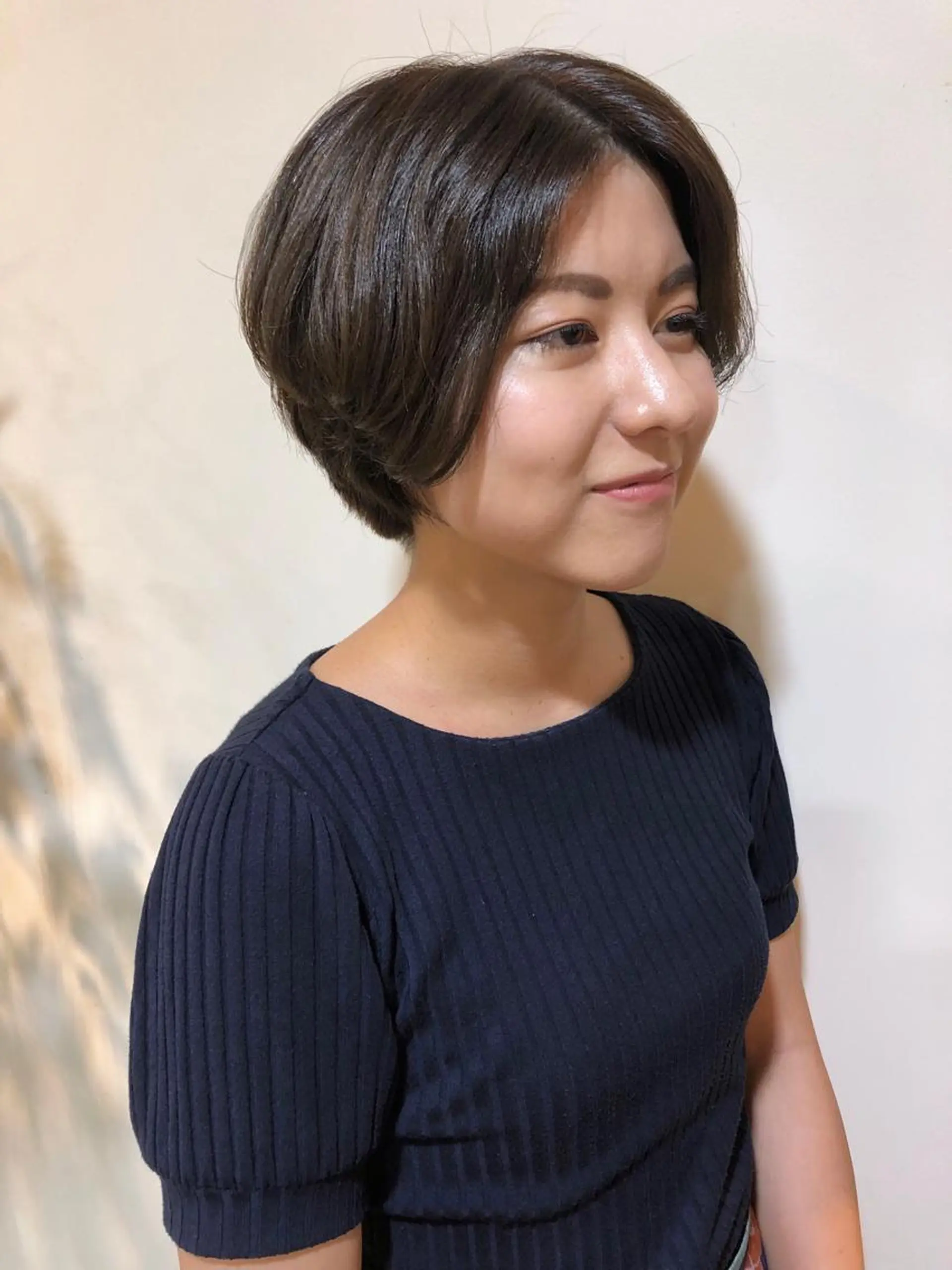 ショート カラー MIOベージュカラー 柔らかいカラーのヘアスタイル