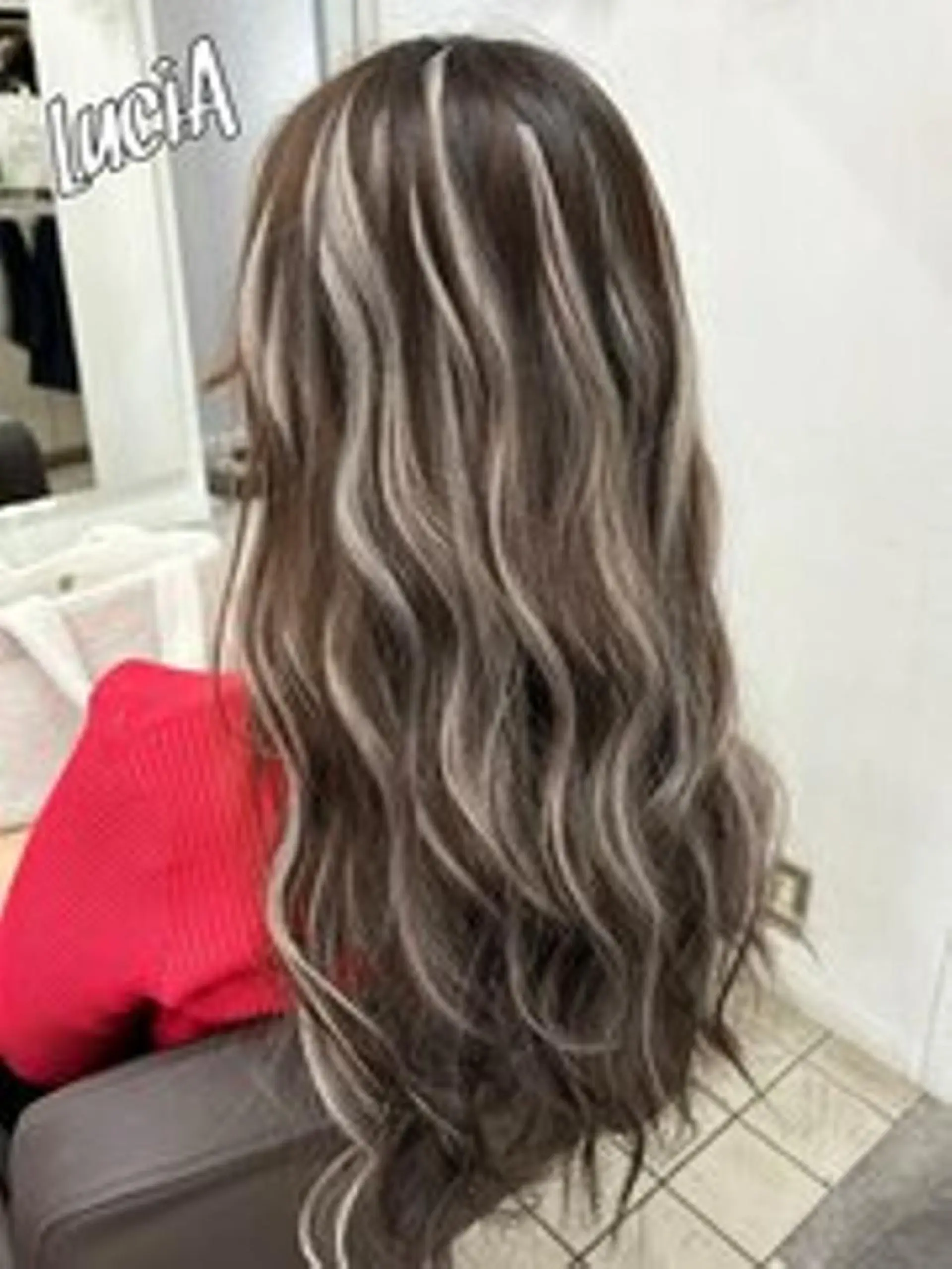 ロング ヘアアレンジ カラー シールエクステ 黒髪 ブリーチ デザインカラー ダブルカラー LuciAエクステ カラー3000セラのヘアスタイル