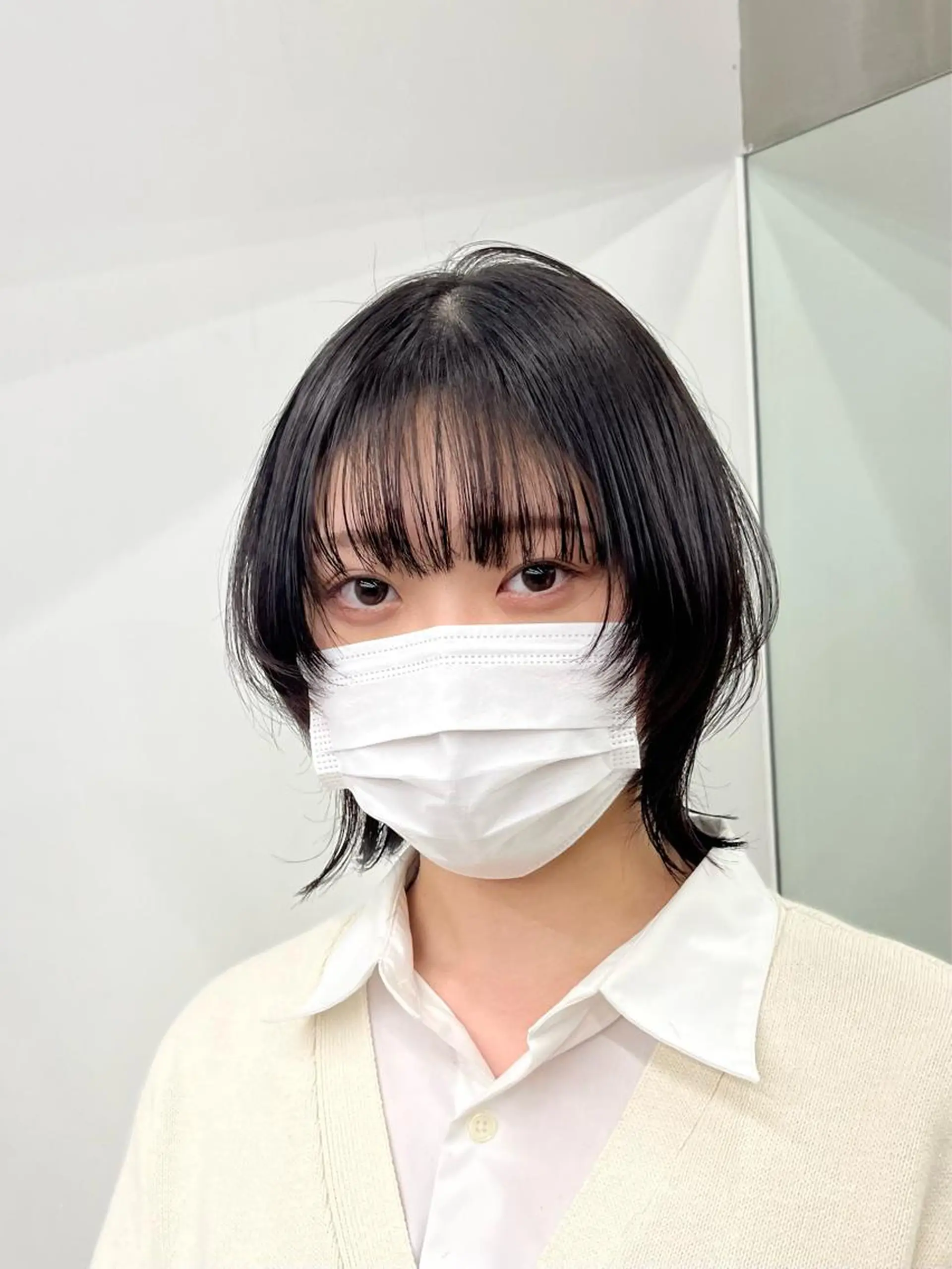 ミディアム イツク ⚡️ ルーツ/ハイトーンのヘアスタイル