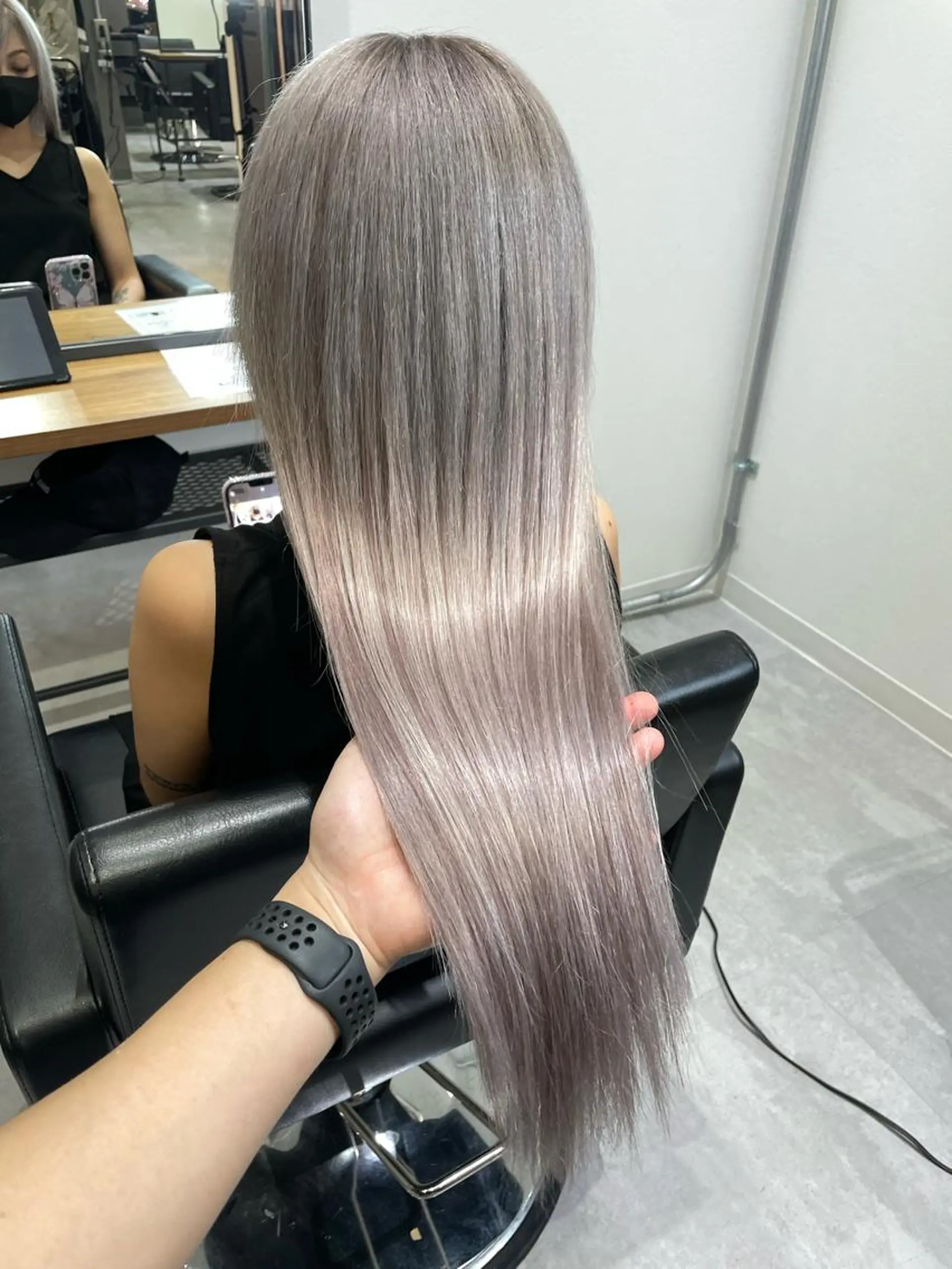 ロング カラー シールエクステ ダブルカラー ハイトーンカラー シルバー エクステ ヘアカラー トリートメント エクステ KEISUKE🐶 カラー✨エクステのヘアスタイル