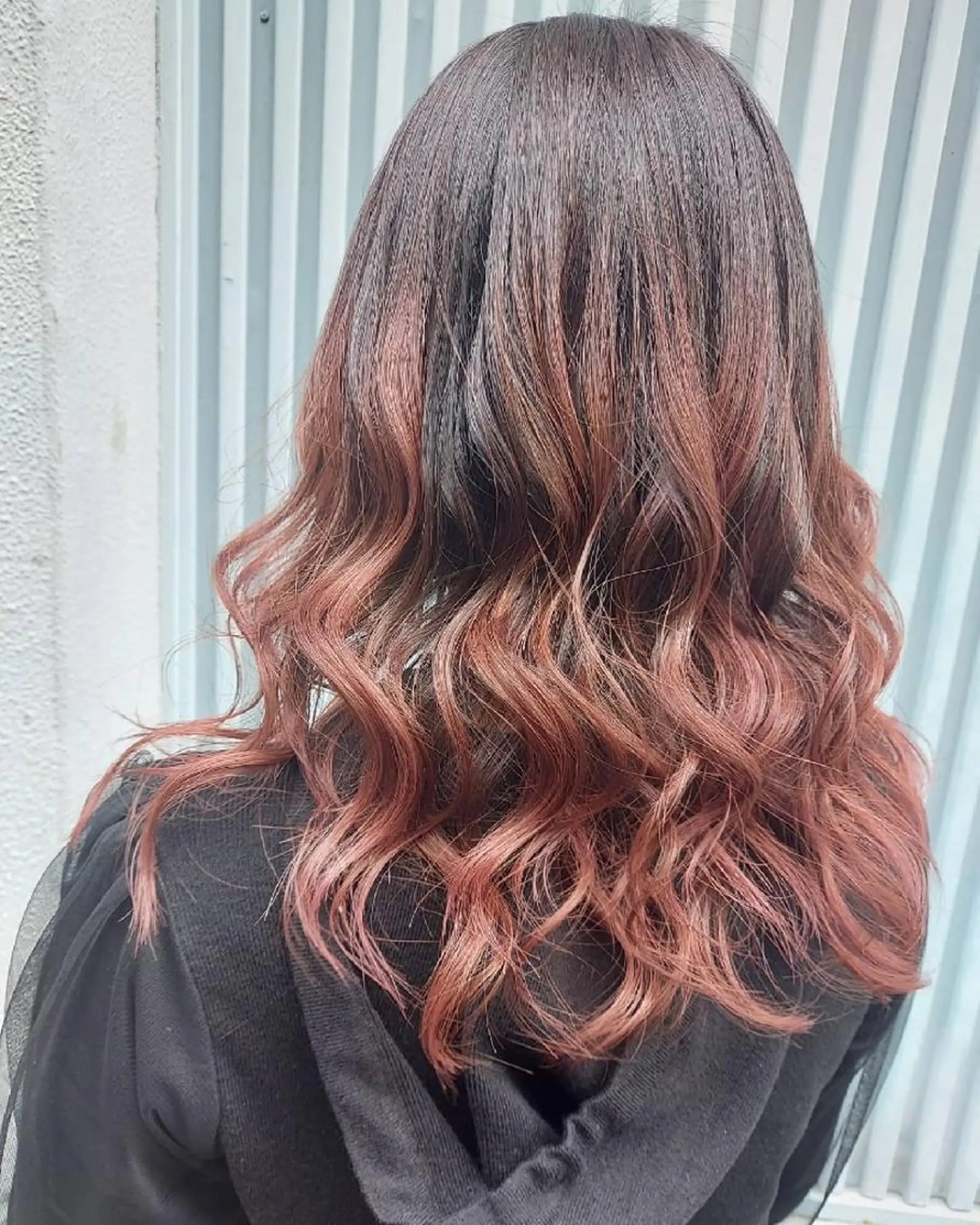 ロング カラー バレイヤージュ ピンクカラー レイヤーカット ブリーチ・ハイトーン 特化🎉内山のヘアスタイル