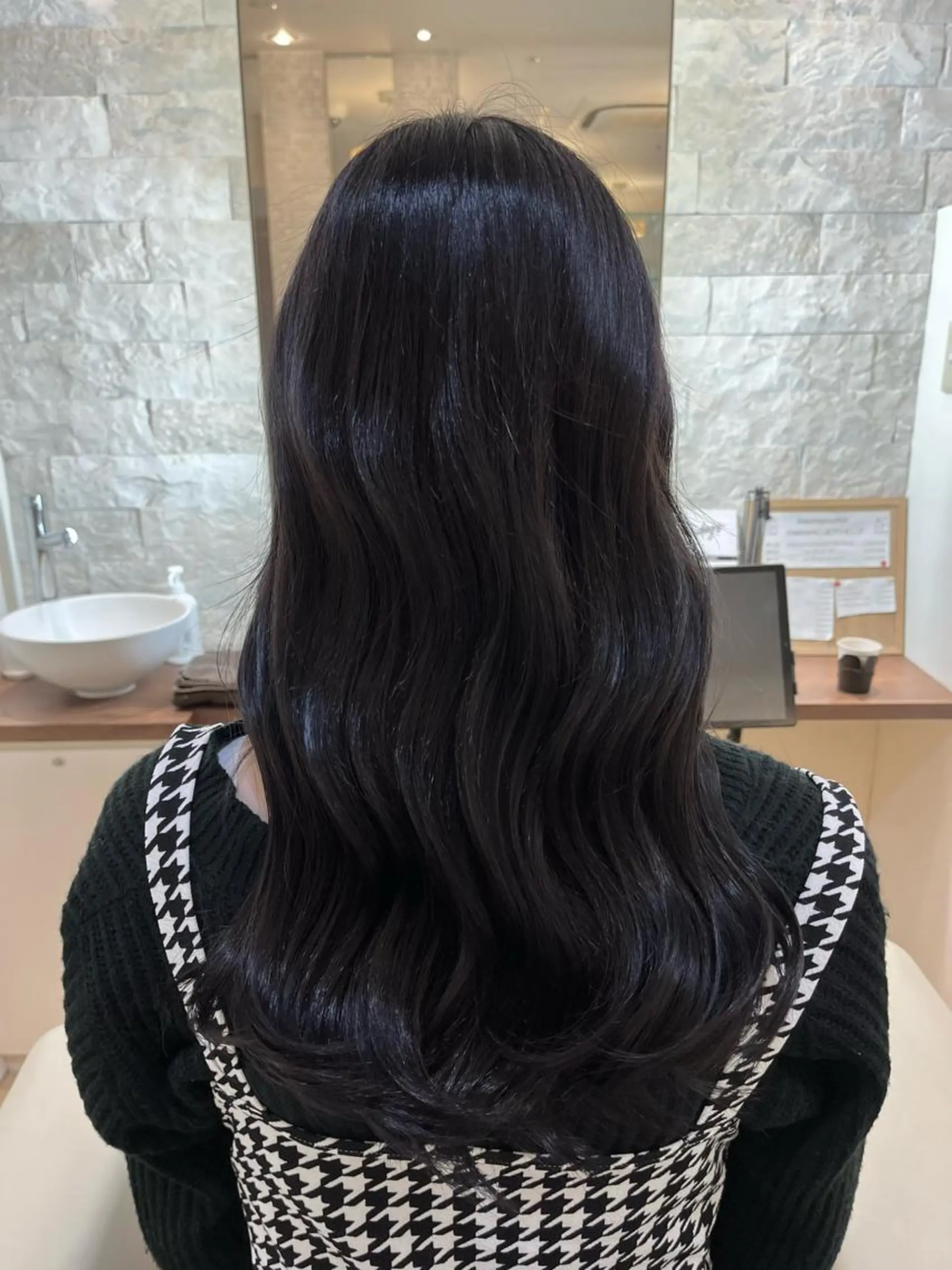 カラー アッシュ 黒髪 ブリーチ ブルーカラー ブルーブラック 後藤 瑞季のヘアスタイル