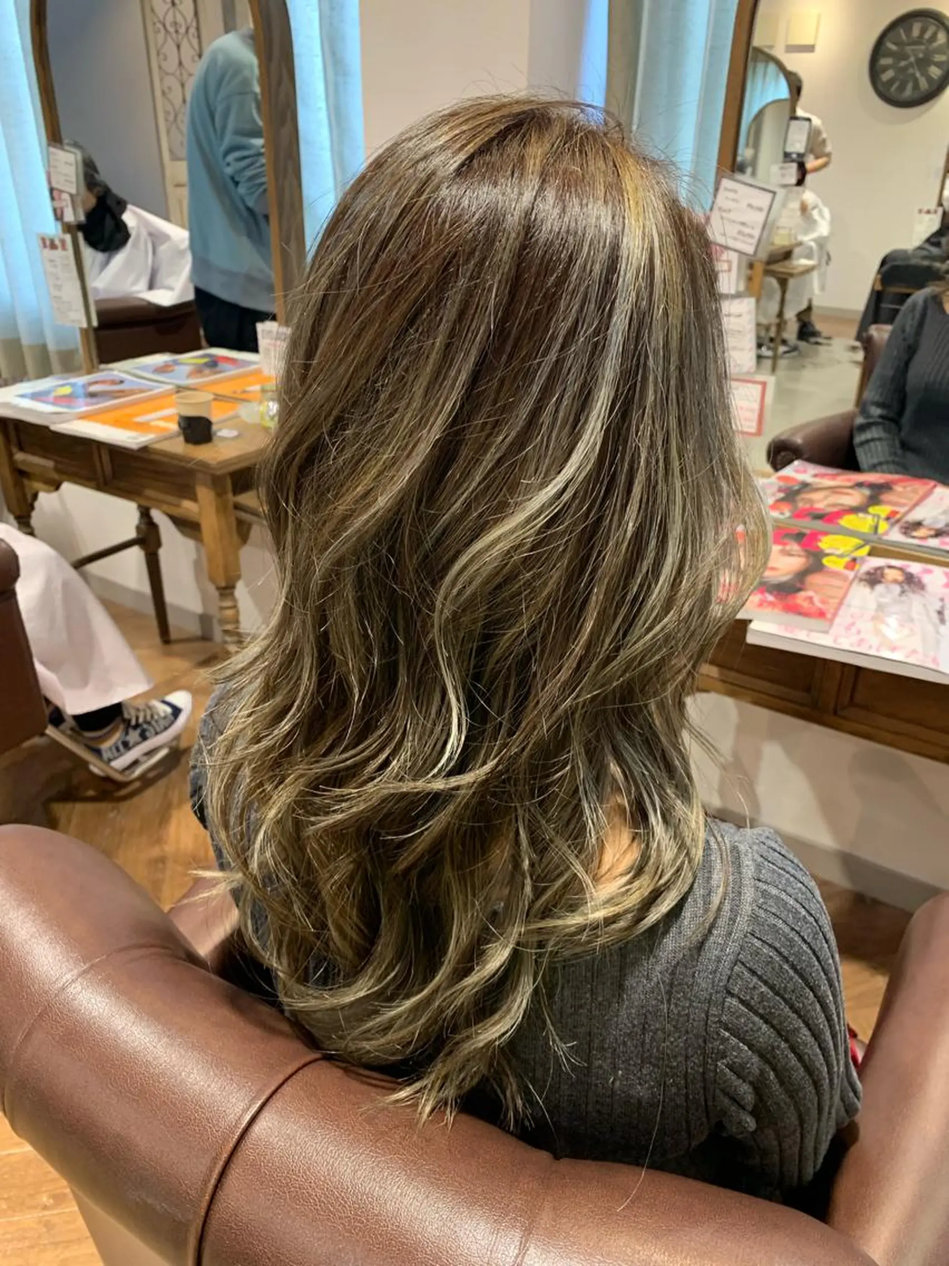 セミロング カラー パーマ ヘアアレンジ キッズ ネイル マツエク・マツパ ハイライトカラー ハイライト ヘアカラー トリートメント 韓国♡ハイライト ♡YURIのヘアスタイル