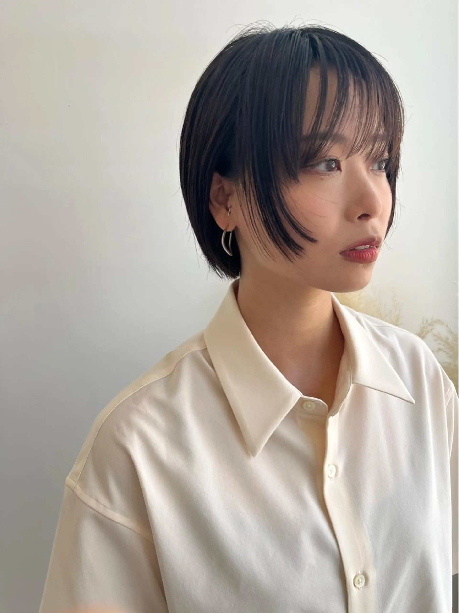 ショート 顔まわりレイヤー レイヤーカット 網谷 萌夏のヘアスタイル