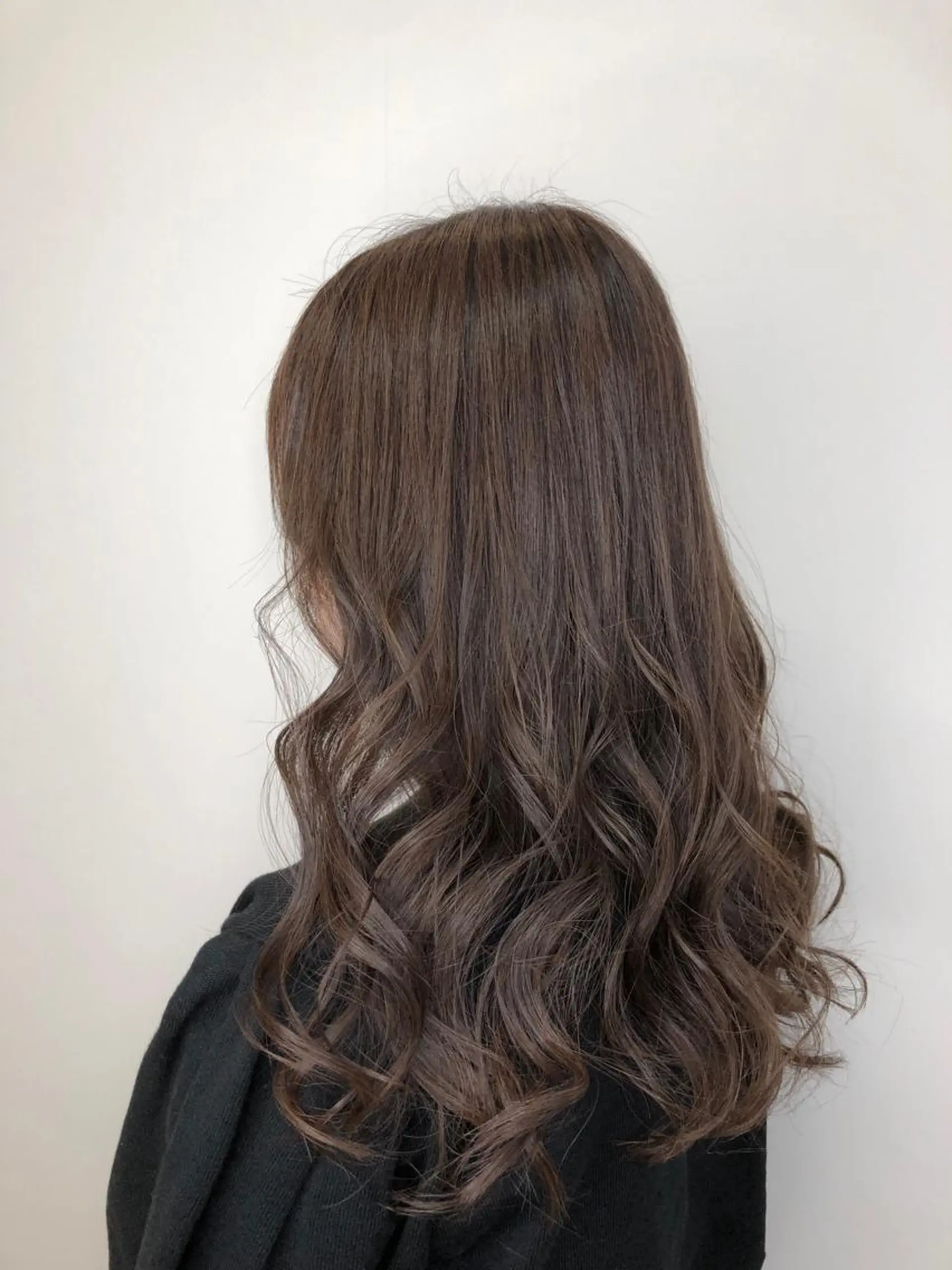 セミロング カラー アッシュ 【透明感、艶髪】西村 有司のヘアスタイル