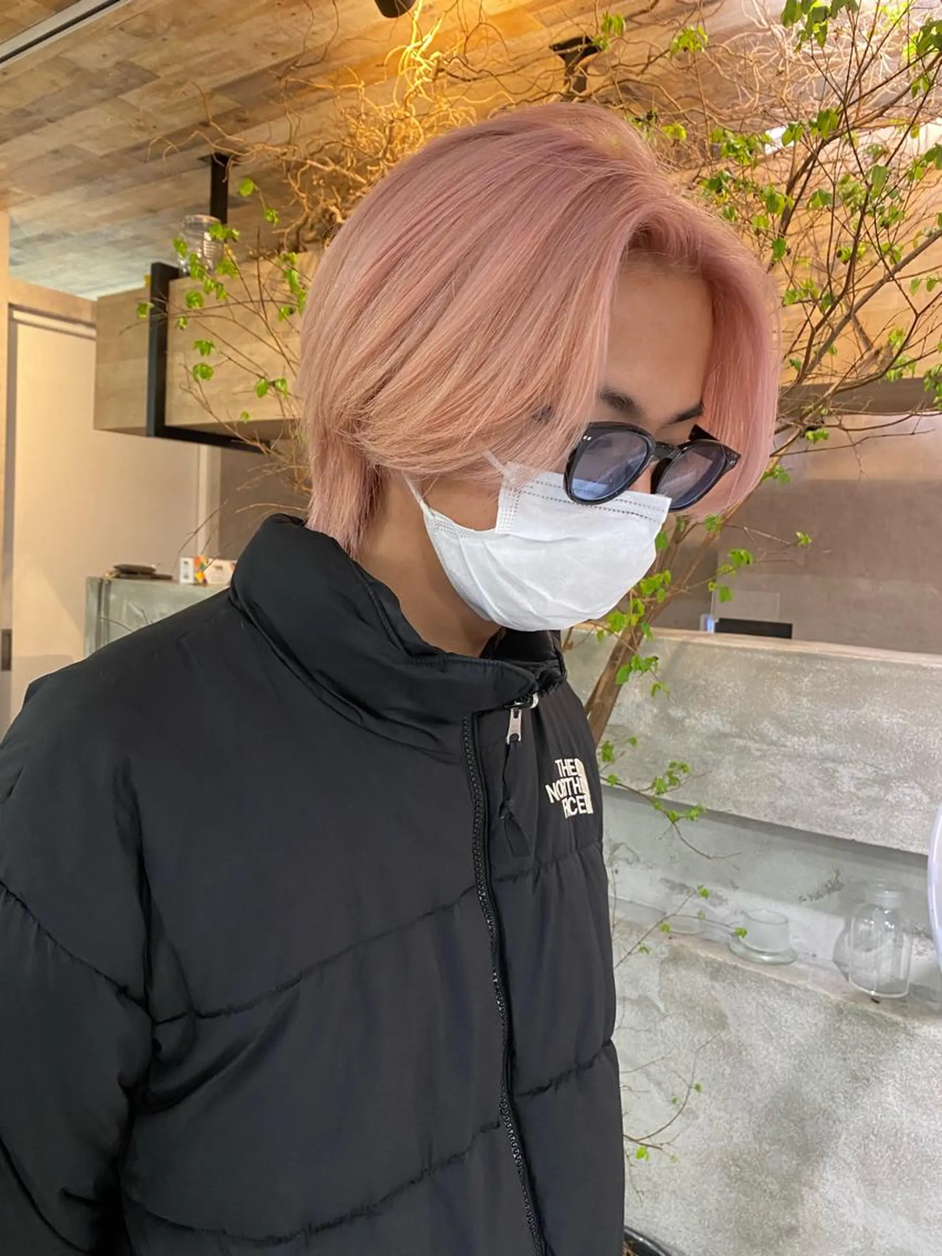 ショート カラー ブリーチ ピンクカラー ホワイトピンク 髙橋 玲渚のヘアスタイル