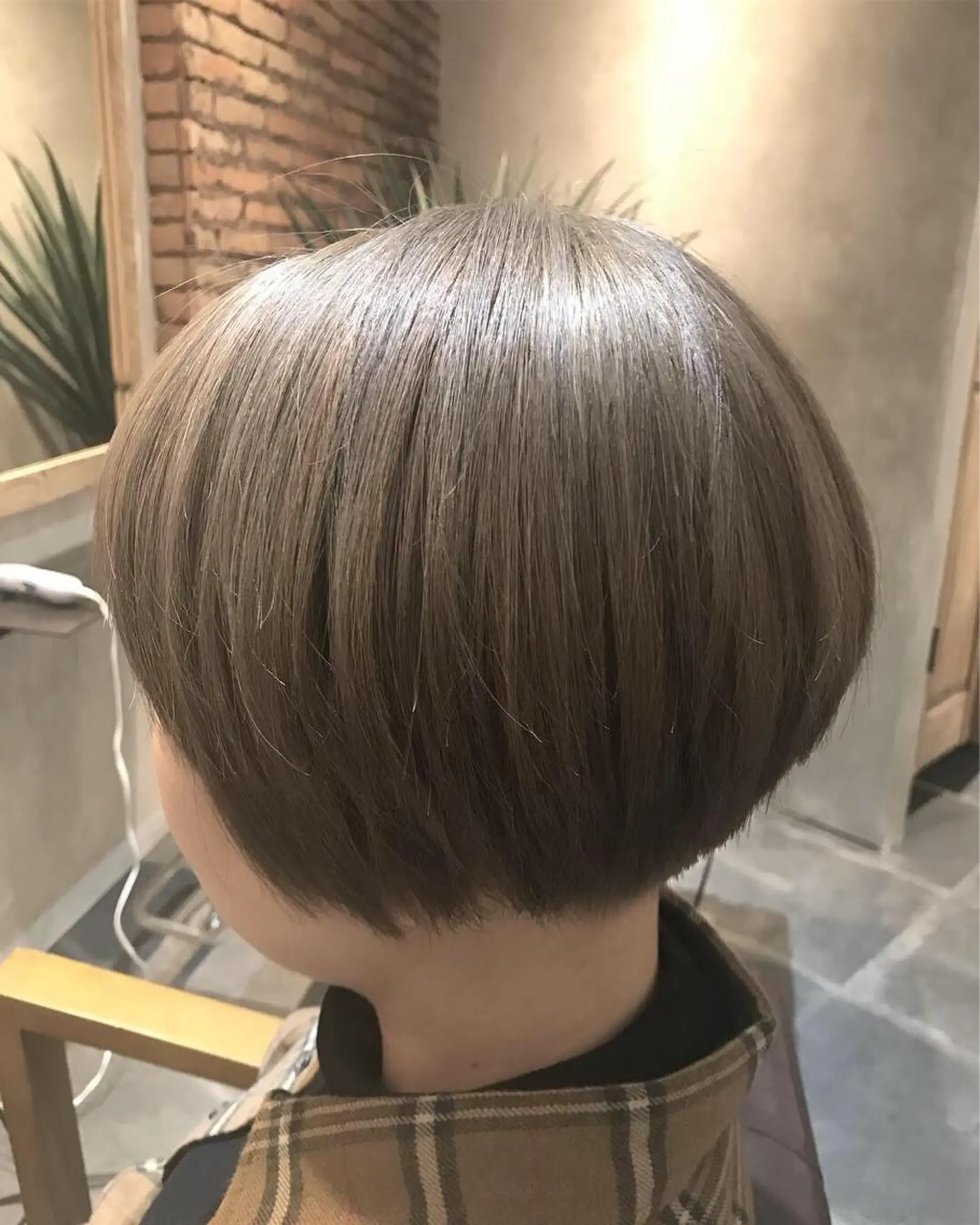 ショート カラー ブリーチ ハイトーンカラー シルバー ショートヘア カット ヘアカラー hair care ACRO店長　谷のヘアスタイル