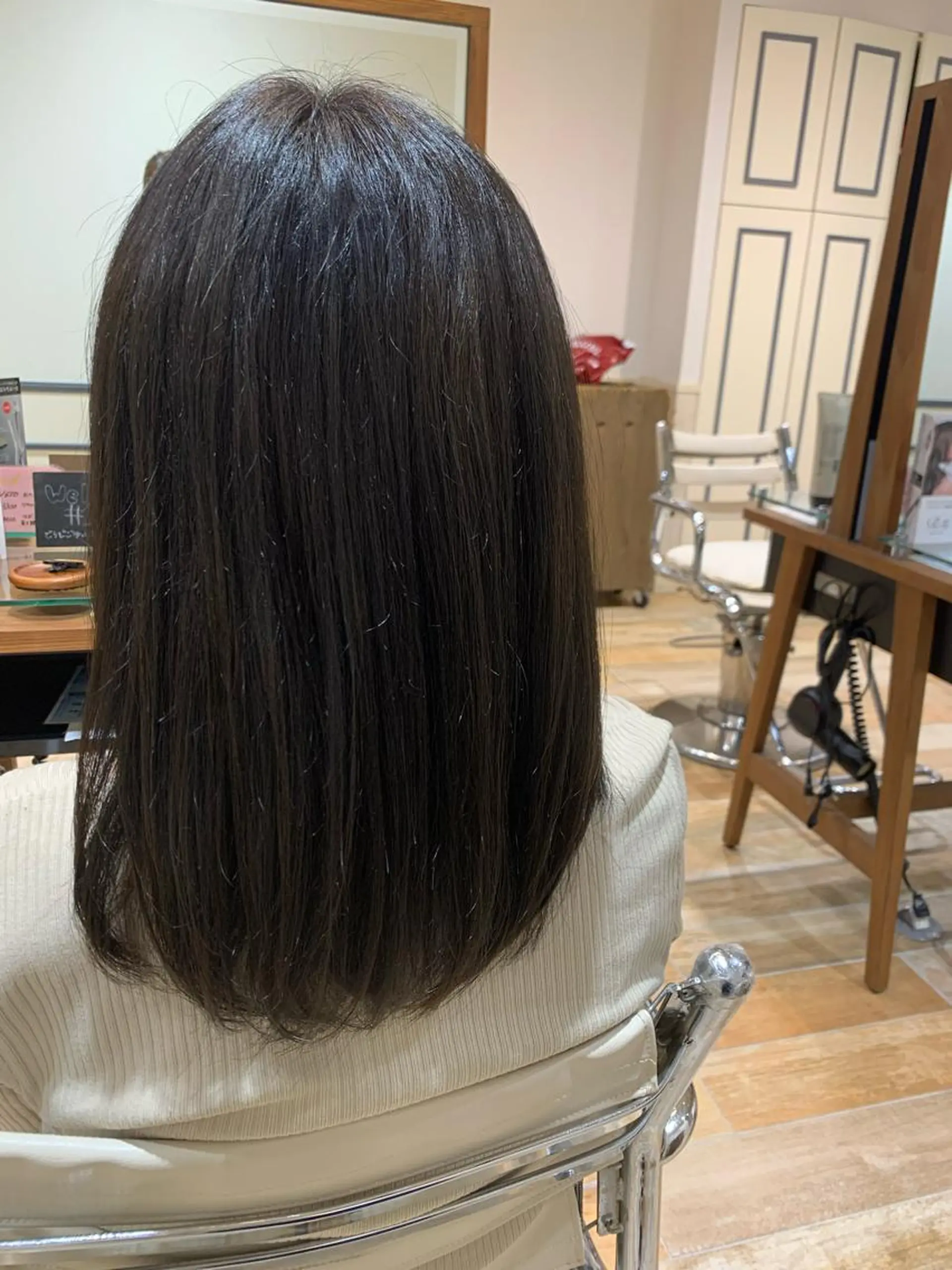 セミロング カラー ヘアカラー 須藤 向日葵のヘアスタイル