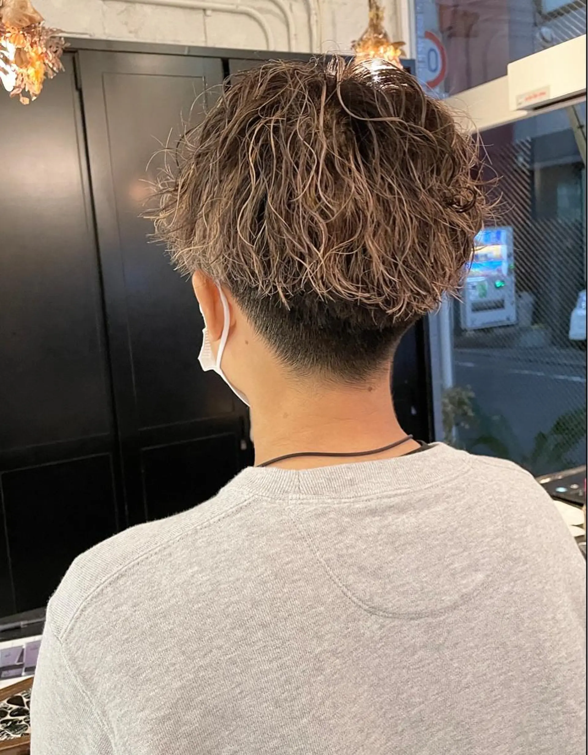 ショート パーマ ヘアアレンジ メンズ メンズハイライト メンズパーマ ハイライト スパイラルパーマ bloom yumaのヘアスタイル