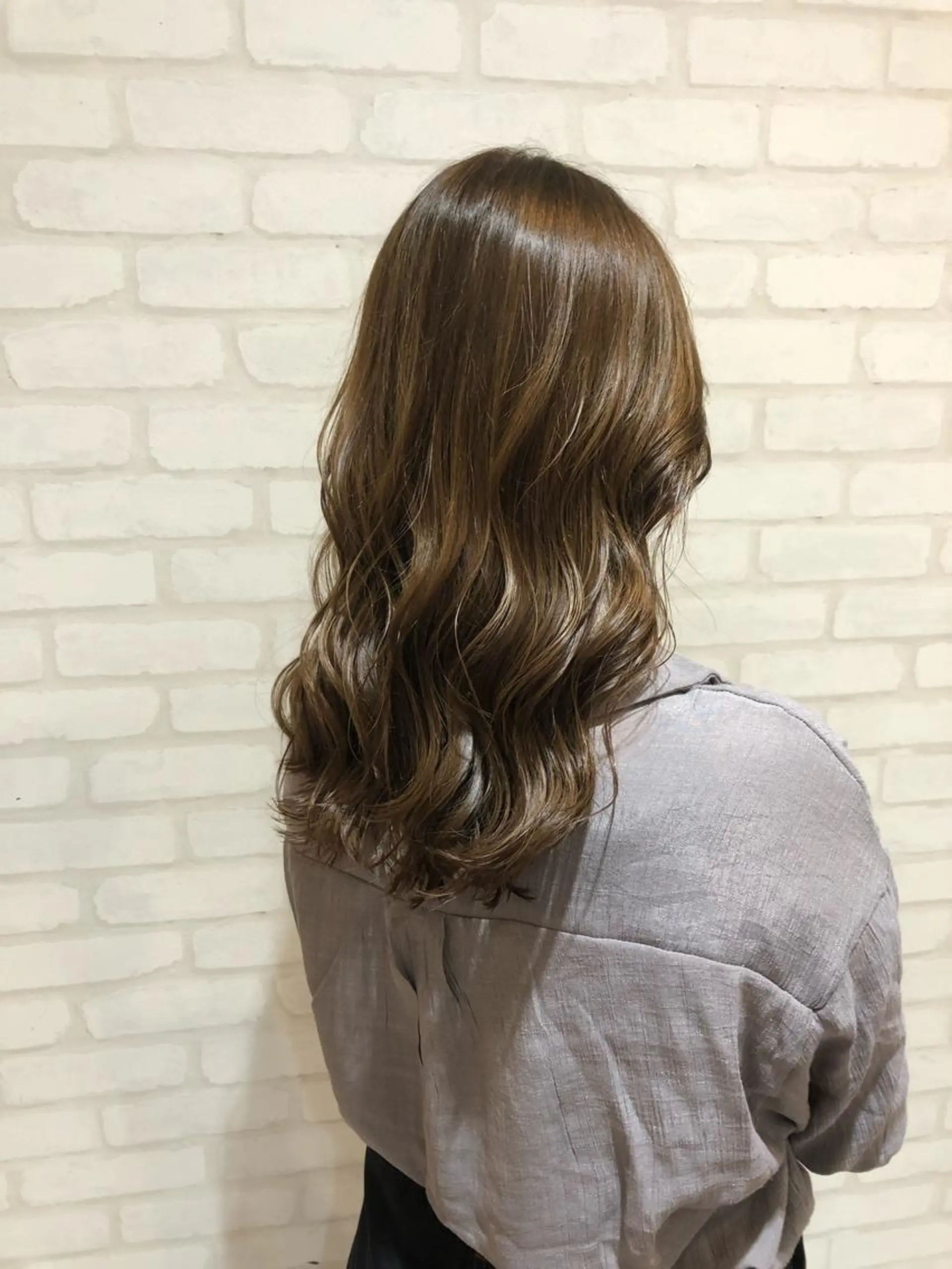 セミロング ヘアカラー あだち ゆかのヘアスタイル