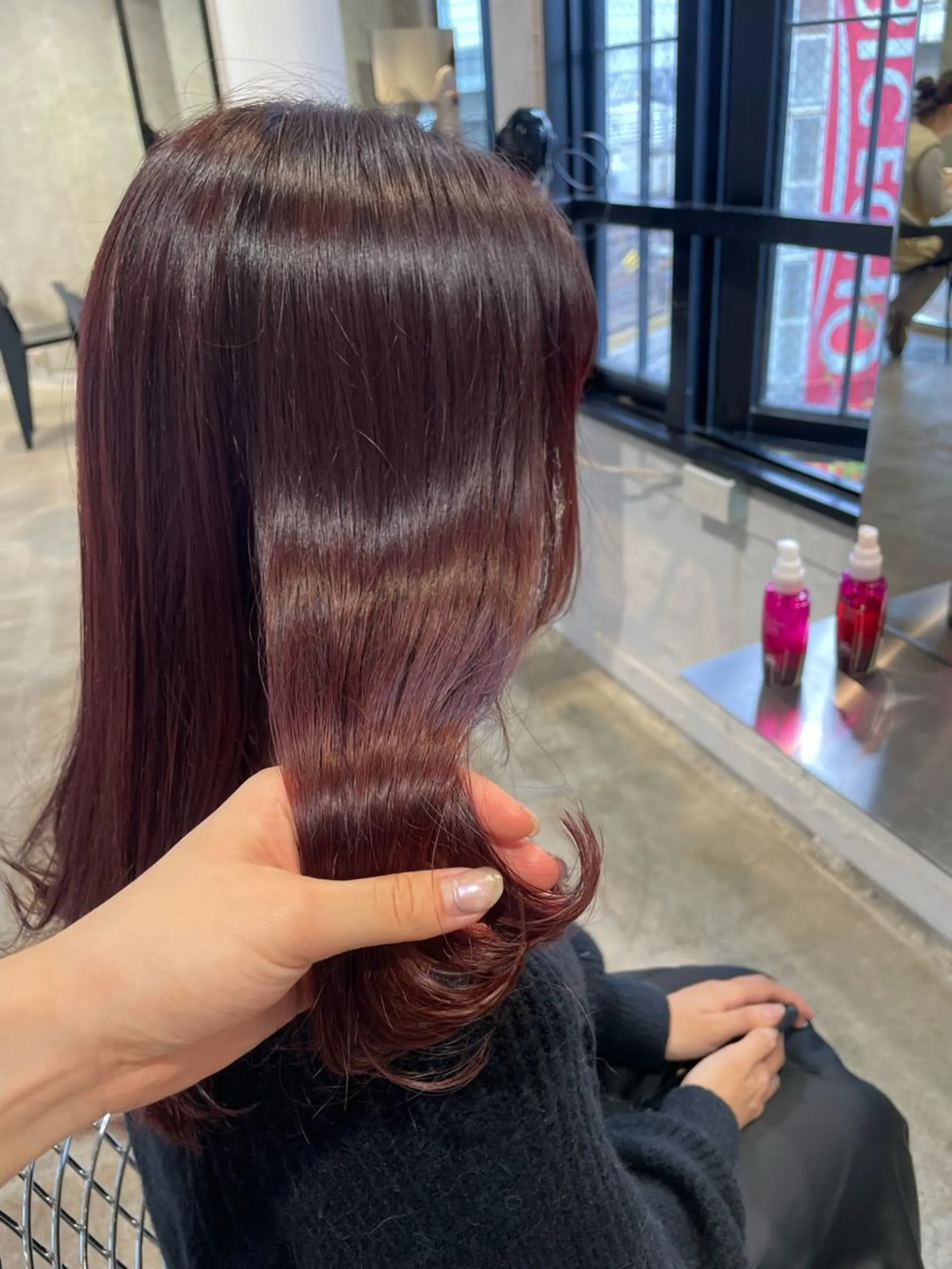 セミロング カラー 佐藤 永夏のヘアスタイル