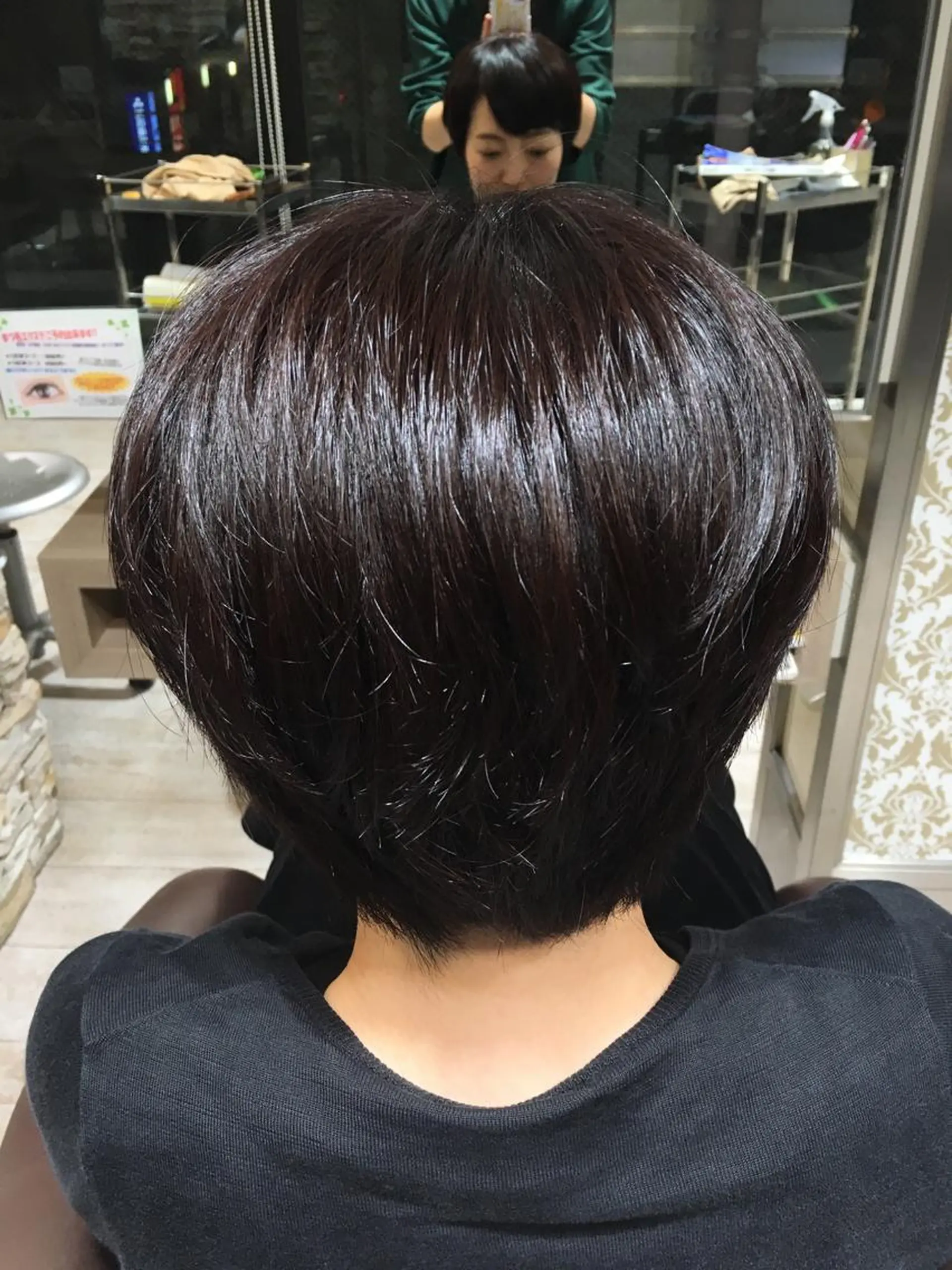 ショート カラー 辻本 夏子のヘアスタイル