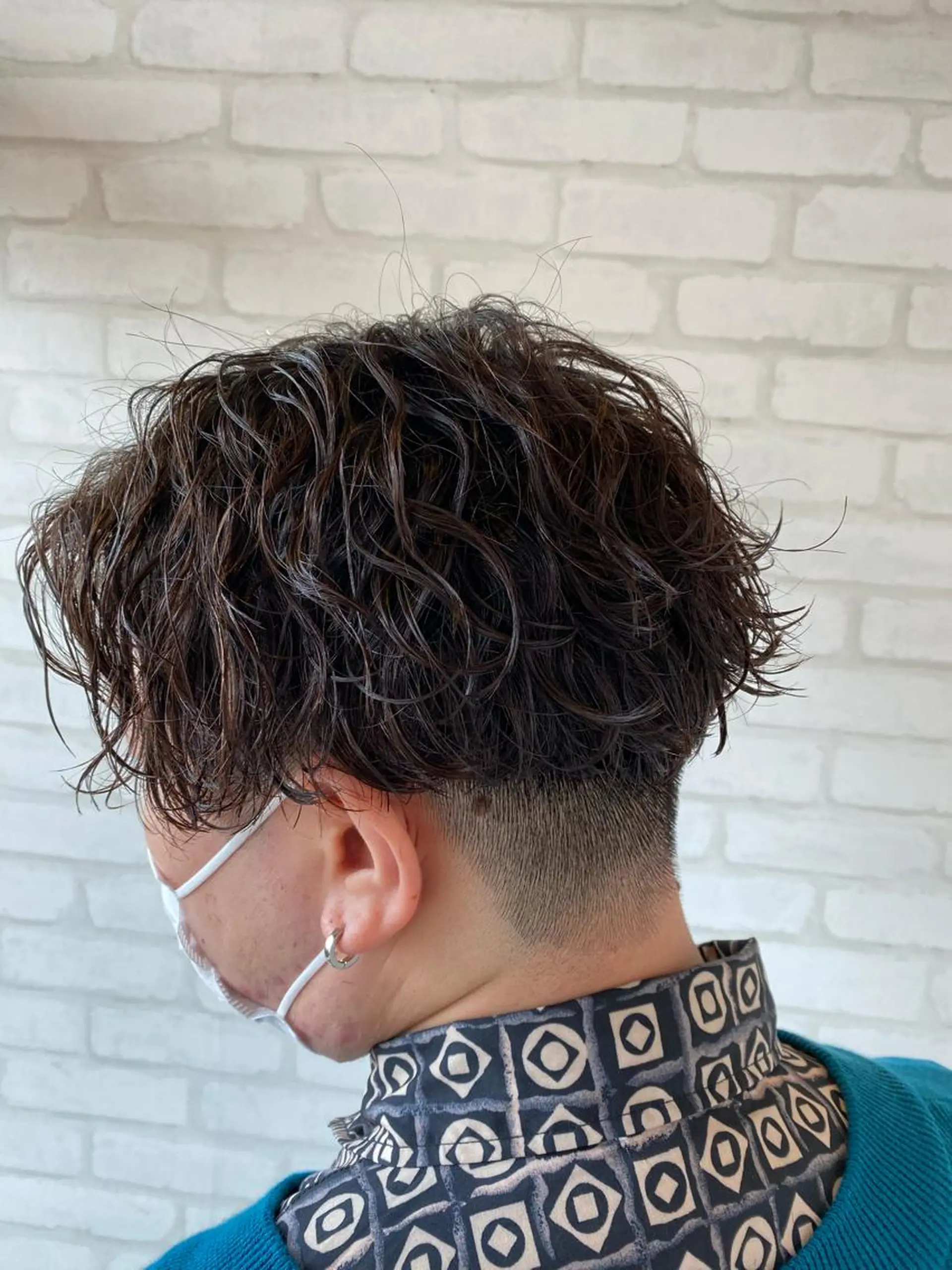 パーマ メンズ センターパート 波巻きパーマ 尾崎 優也のヘアスタイル