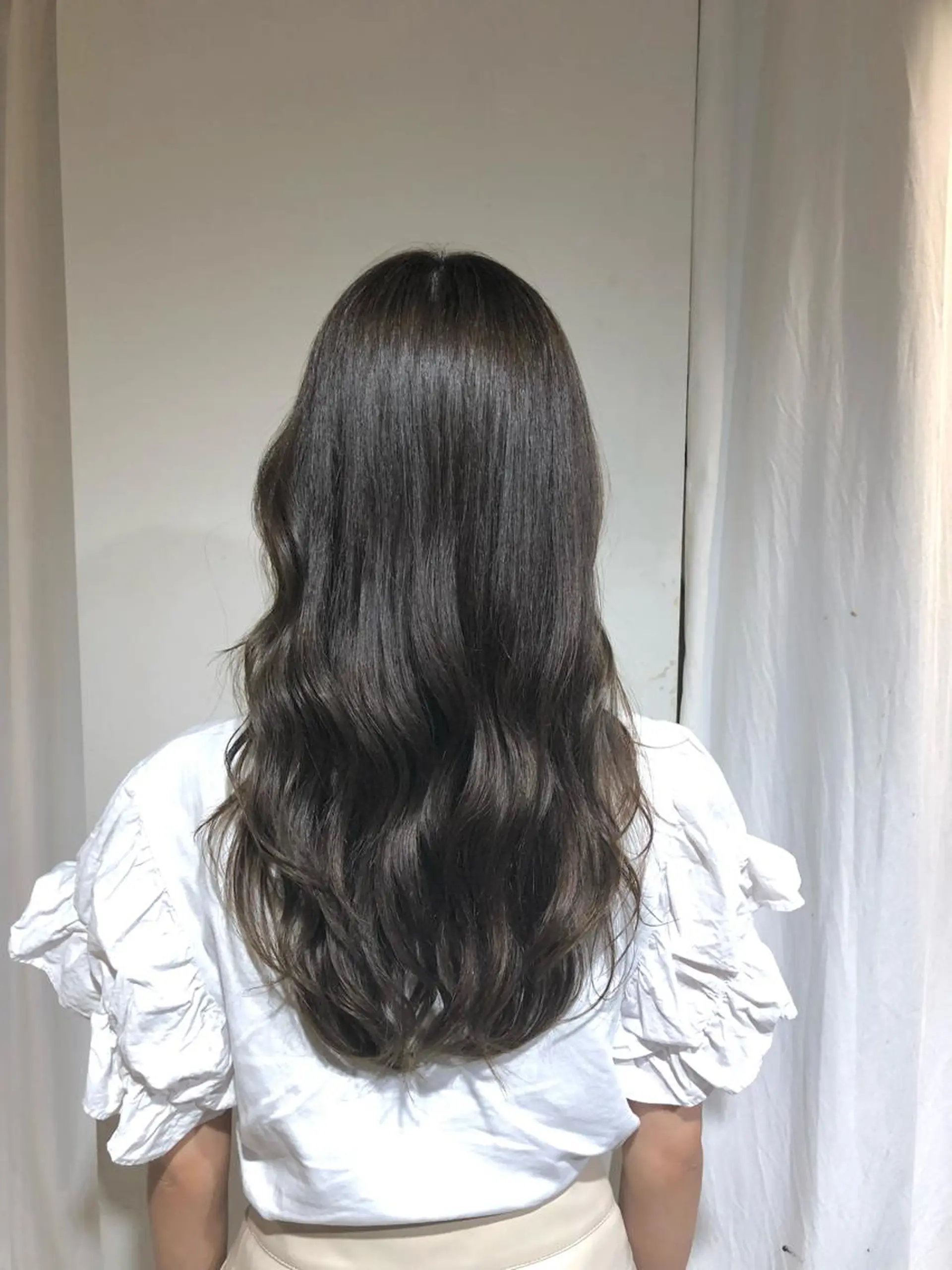 ロング カット ヘアカラー トリートメント ニイムラ ミキのヘアスタイル