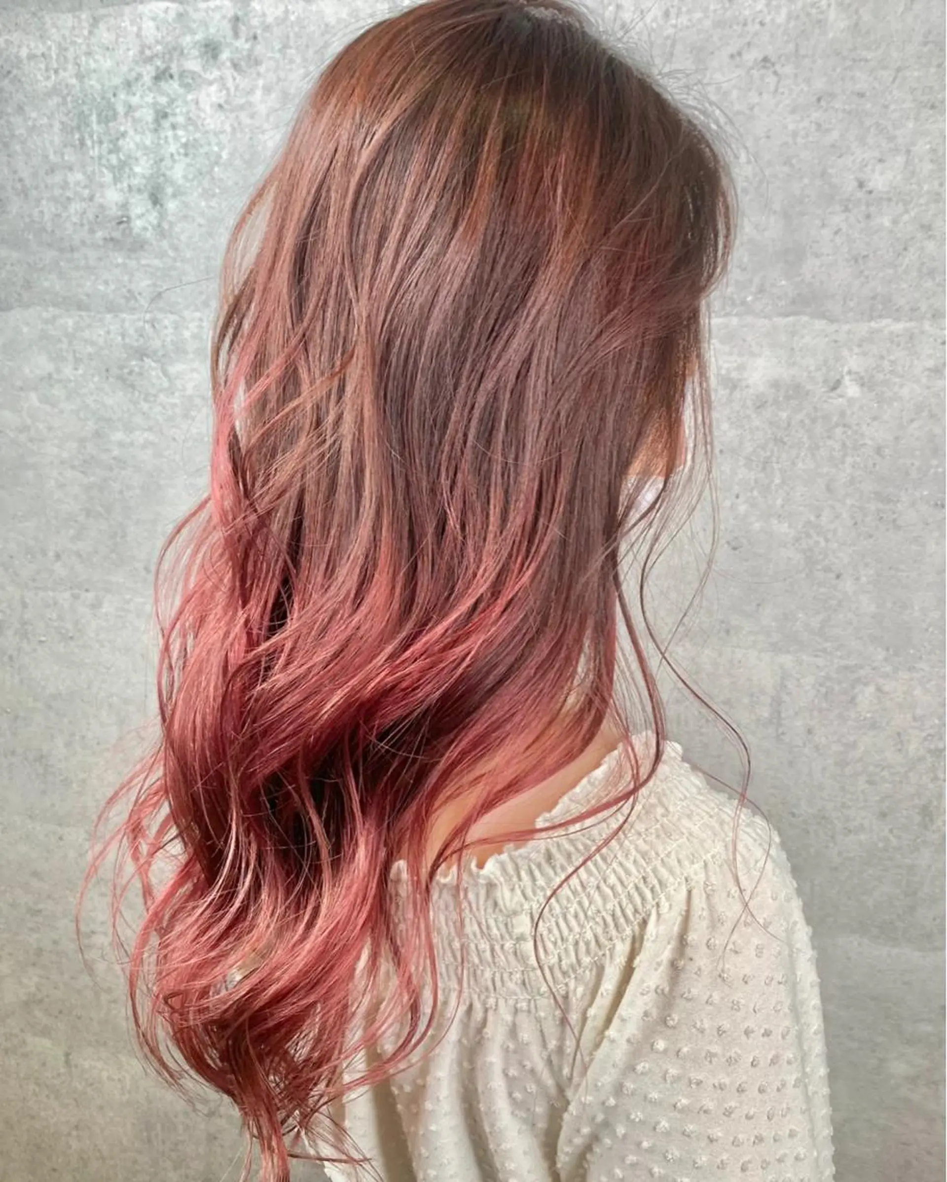 ロング カラー ヘアアレンジ ベージュカラー ブリーチ ダブルカラー ミルクティーベージュ ヨシンモリ hiiko顔まわり カットのヘアスタイル