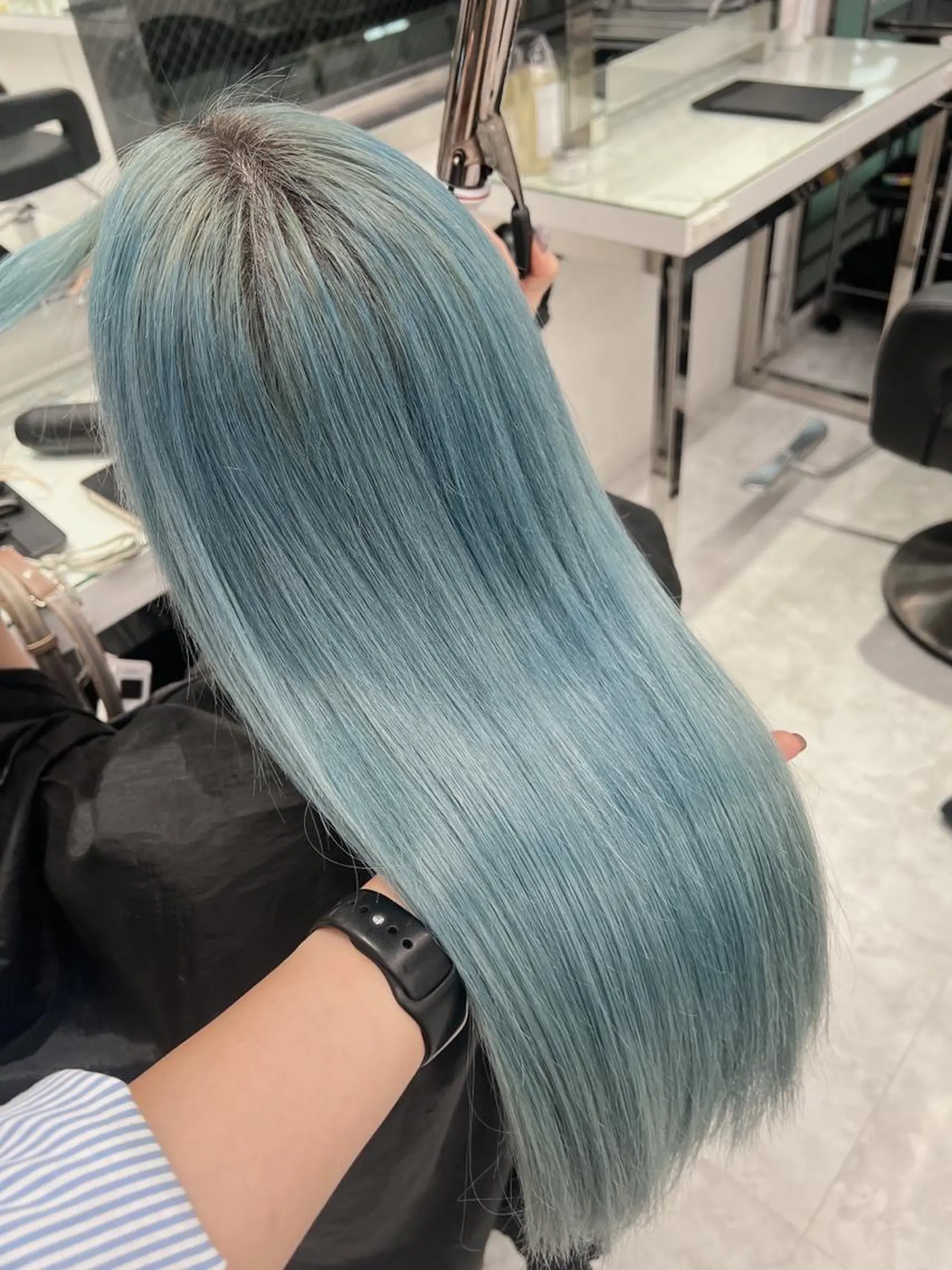 ロング カラー 名古屋ムラ修正 ハイトーンのヘアスタイル