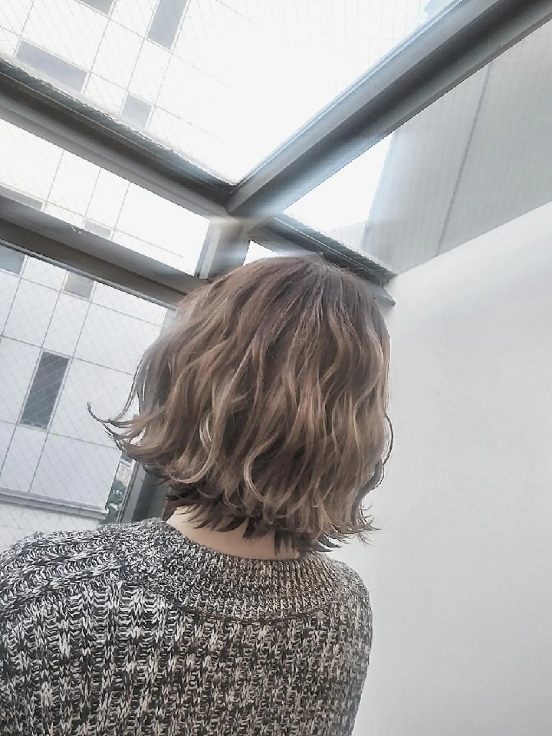 ショート カラー ブリーチ ハイライトカラー ハイライト 大場 友稀のヘアスタイル