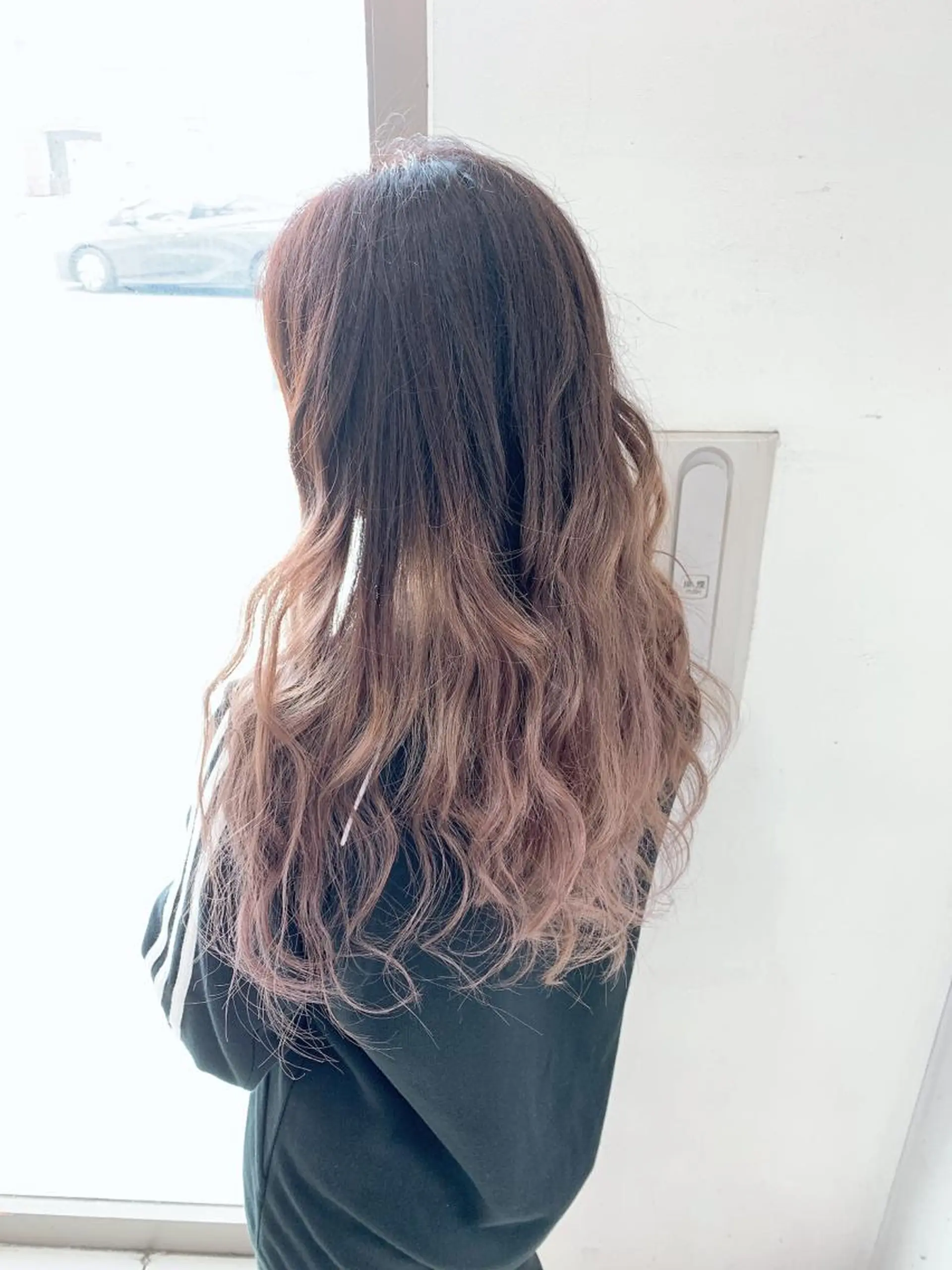 セミロング カラー 白髪ぼかしハイライト 柳川拓哉のヘアスタイル