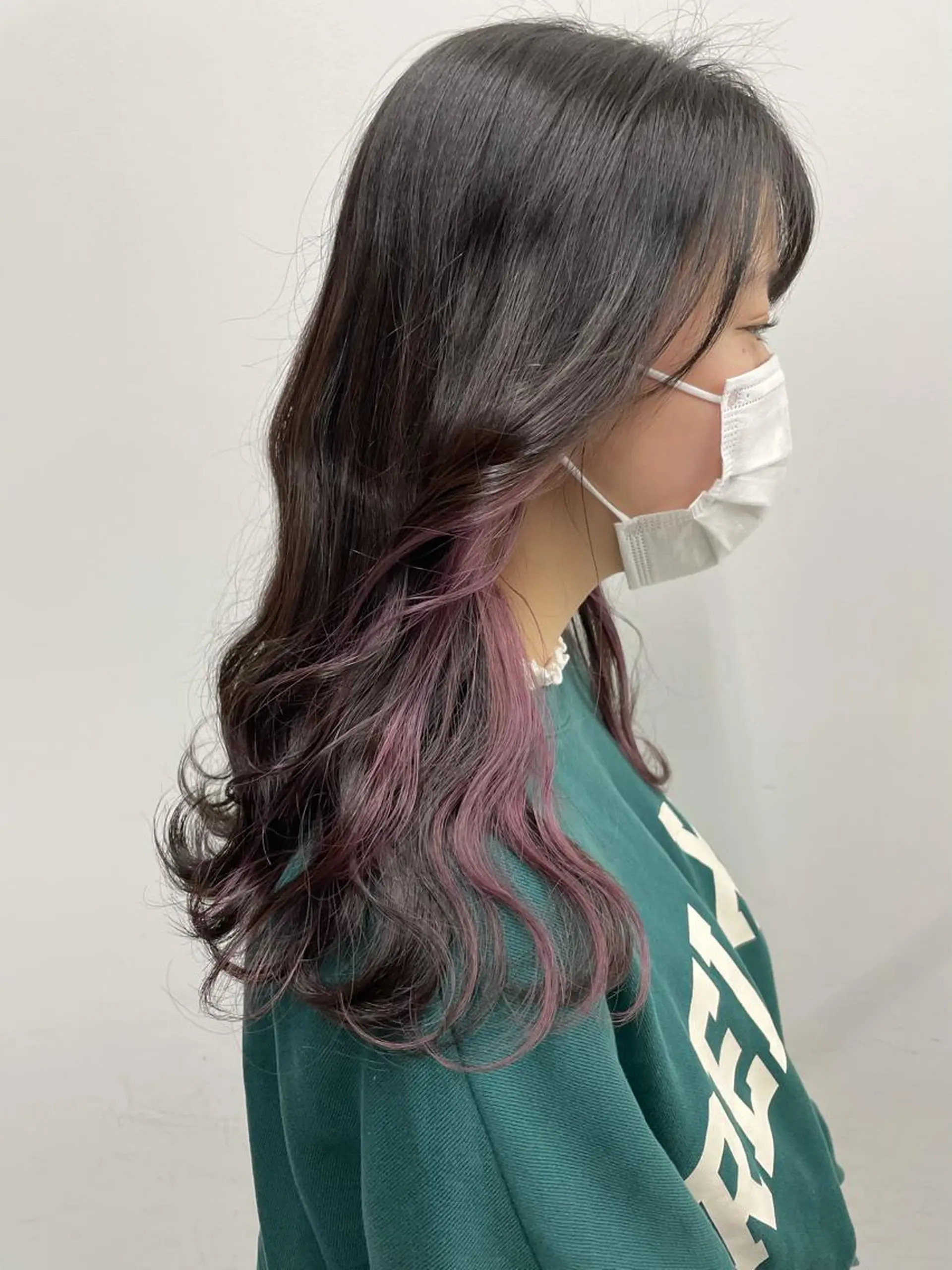 ミディアム カラー ヘアアレンジ ブリーチ イヤリングカラー ヘアカラー トリートメント 🦄インナーカラー 🦄貫井彩花のヘアスタイル