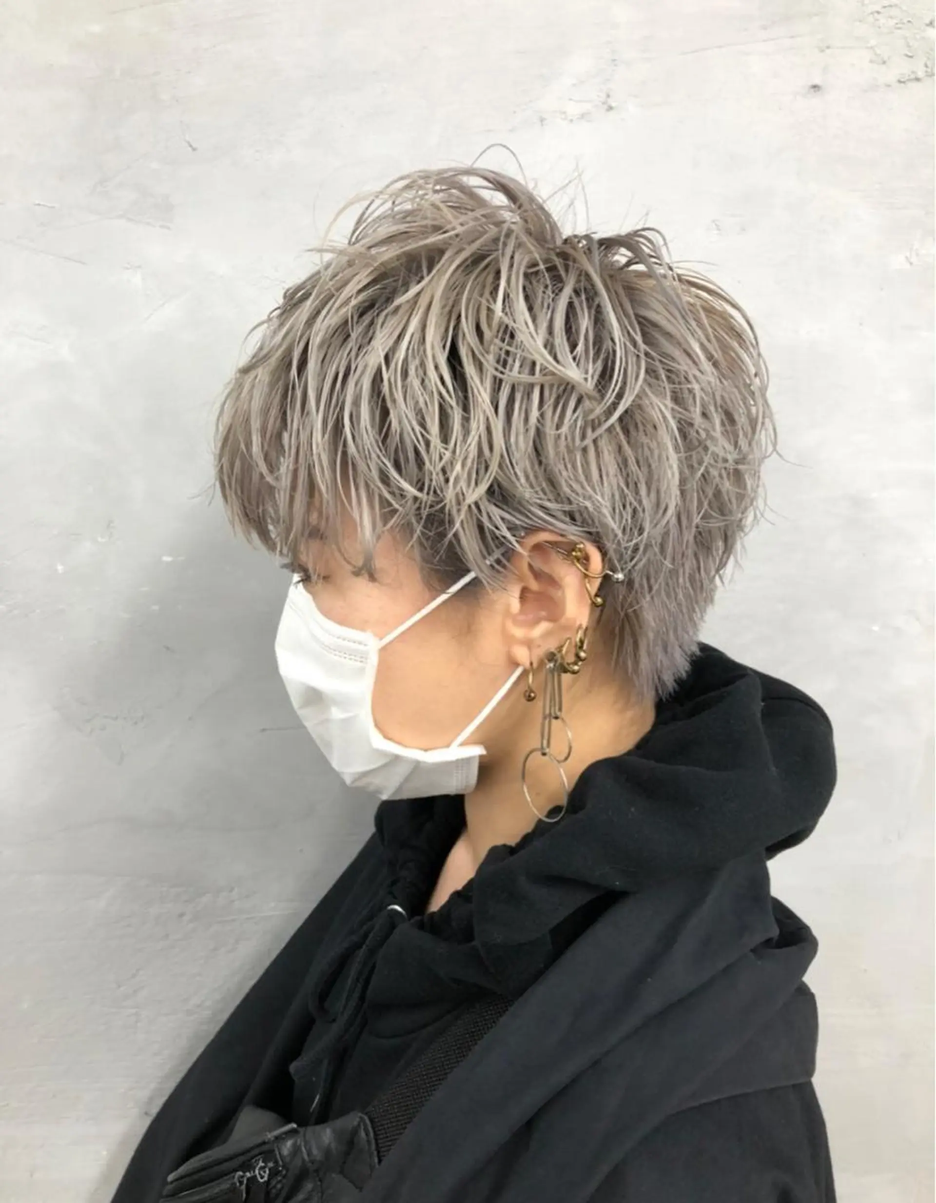 ショート カラー ブリーチ シルバー カット ヘアカラー トリートメント ショート、韓国メンズ ヘアのかつらぎのヘアスタイル