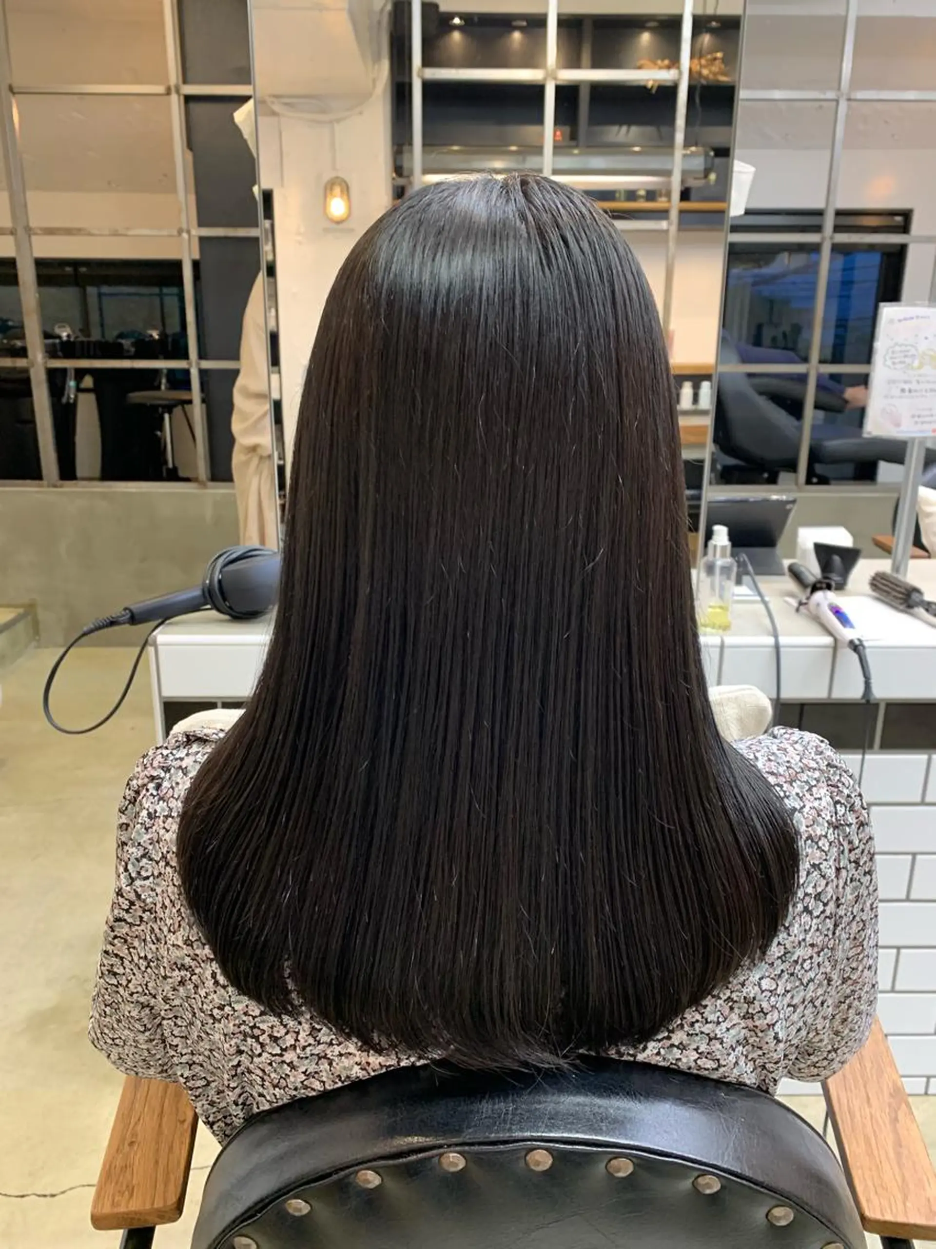 セミロング カラー トップ スタイリストのヘアスタイル