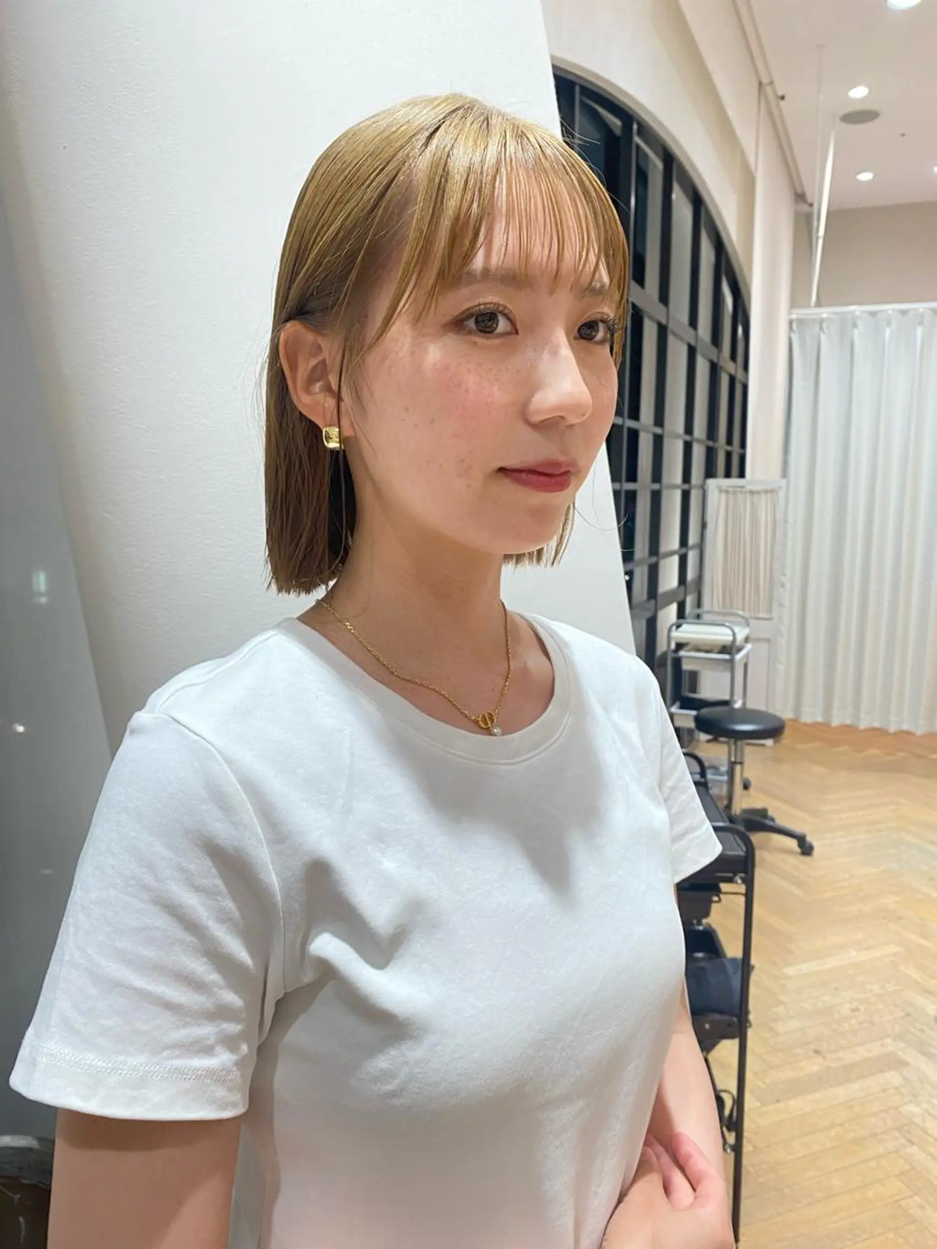 ミディアム カラー ハイトーンカラー 増井 彩乃のヘアスタイル