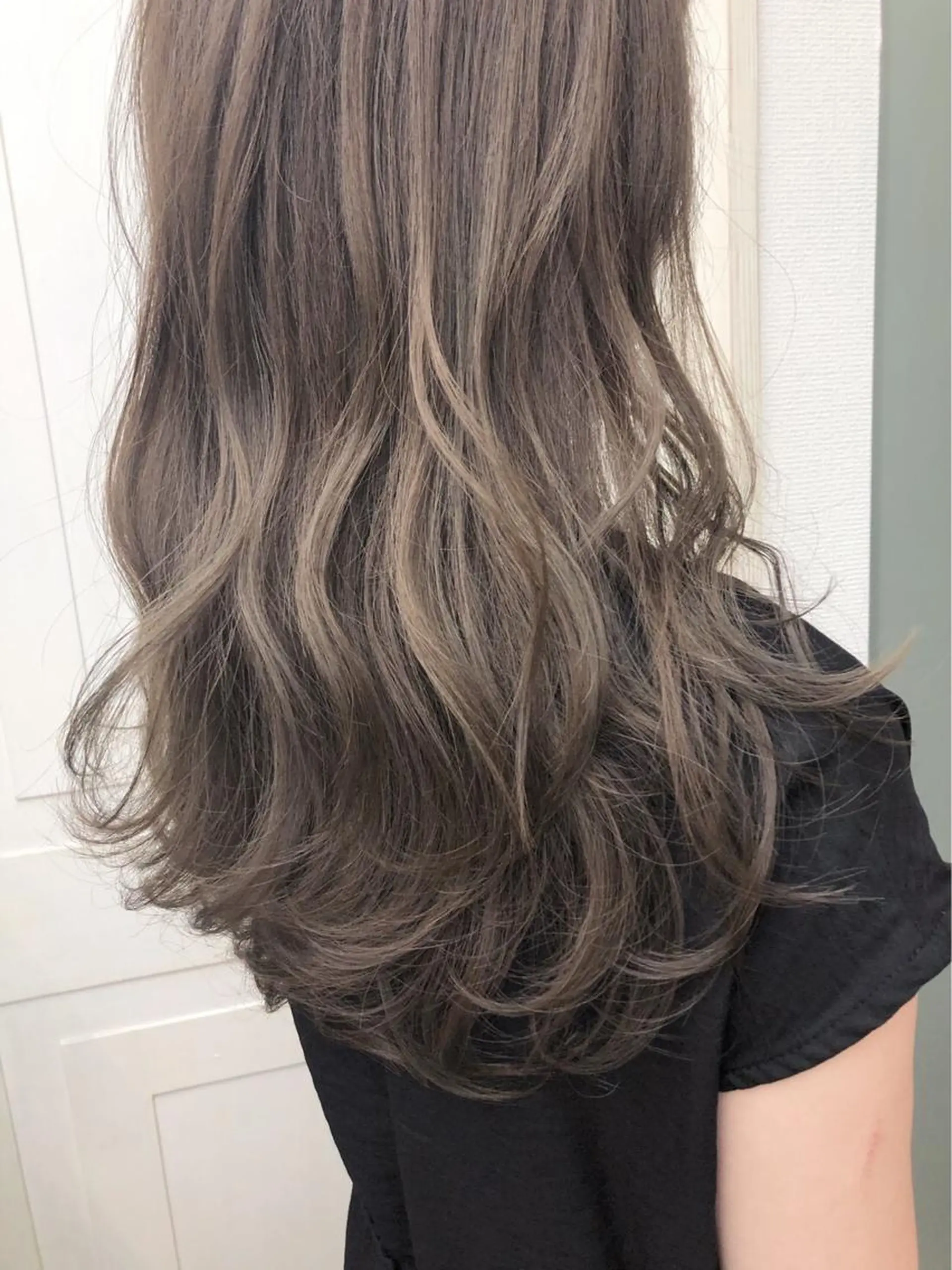 ロング カラー ヘアアレンジ アディクシーカラー ベージュカラー フォギーベージュ グレージュ オリーブベージュ newi 川崎店のヘアスタイル