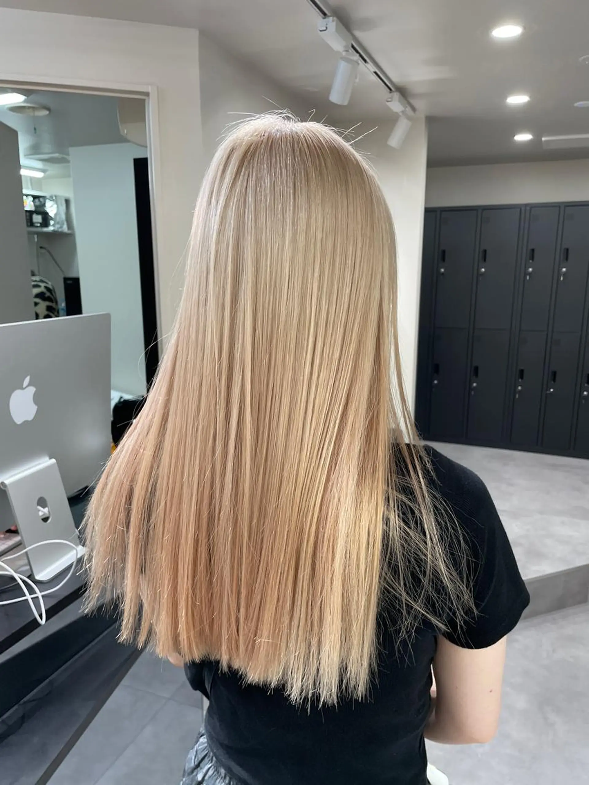 ロング カラー 切りっぱなしボブ レイヤー/縮毛矯正のヘアスタイル