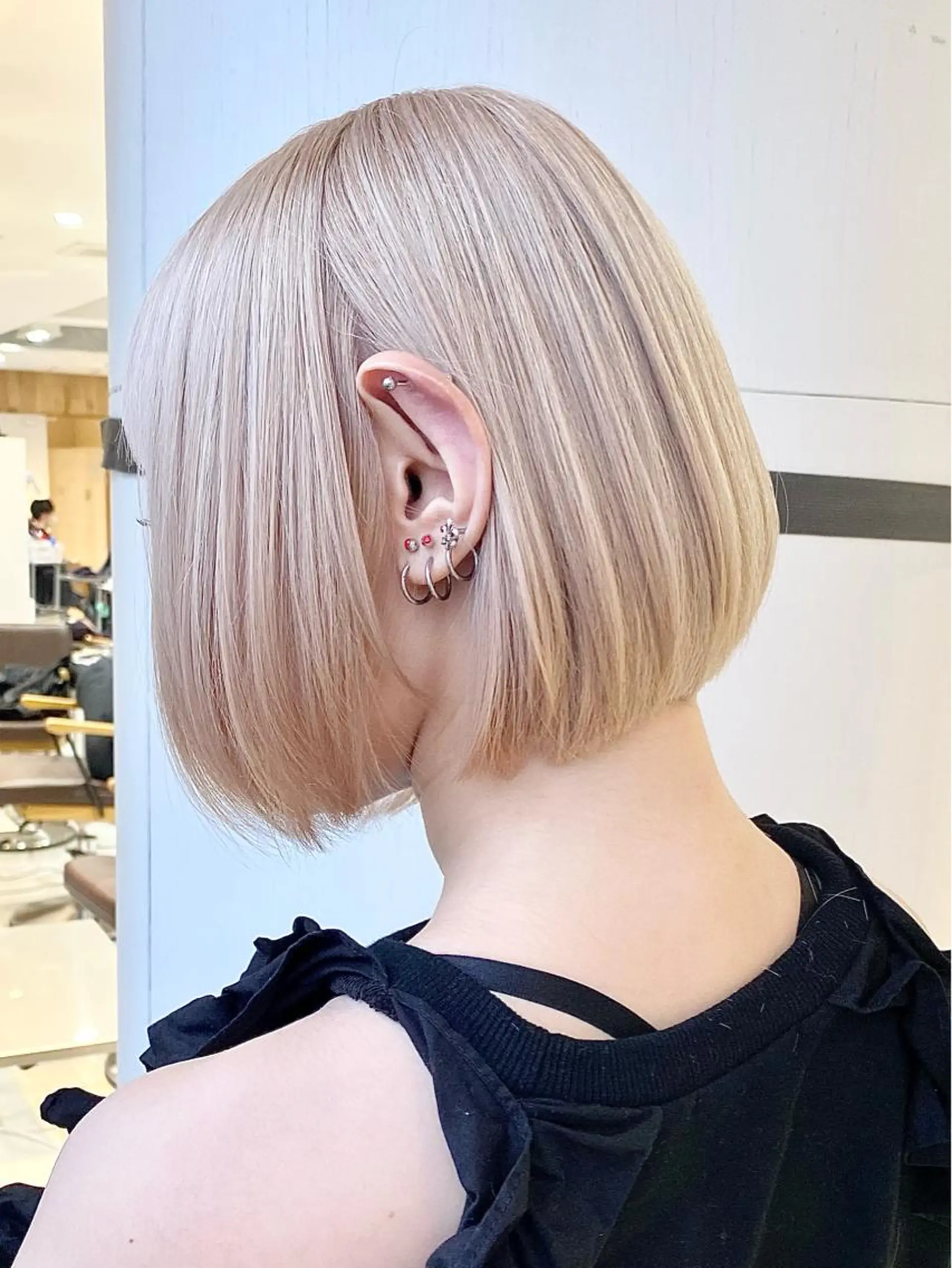 ショート カラー ベージュカラー ブリーチ ケアブリーチ ホワイトベージュ welring hair salonのヘアスタイル