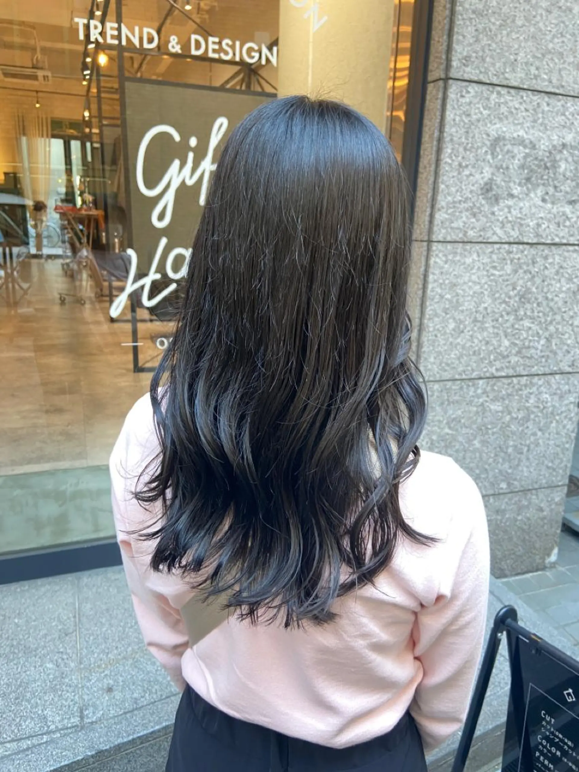 ロング カラー 黒髪 グレーブラック THINK SHOP sakiのヘアスタイル